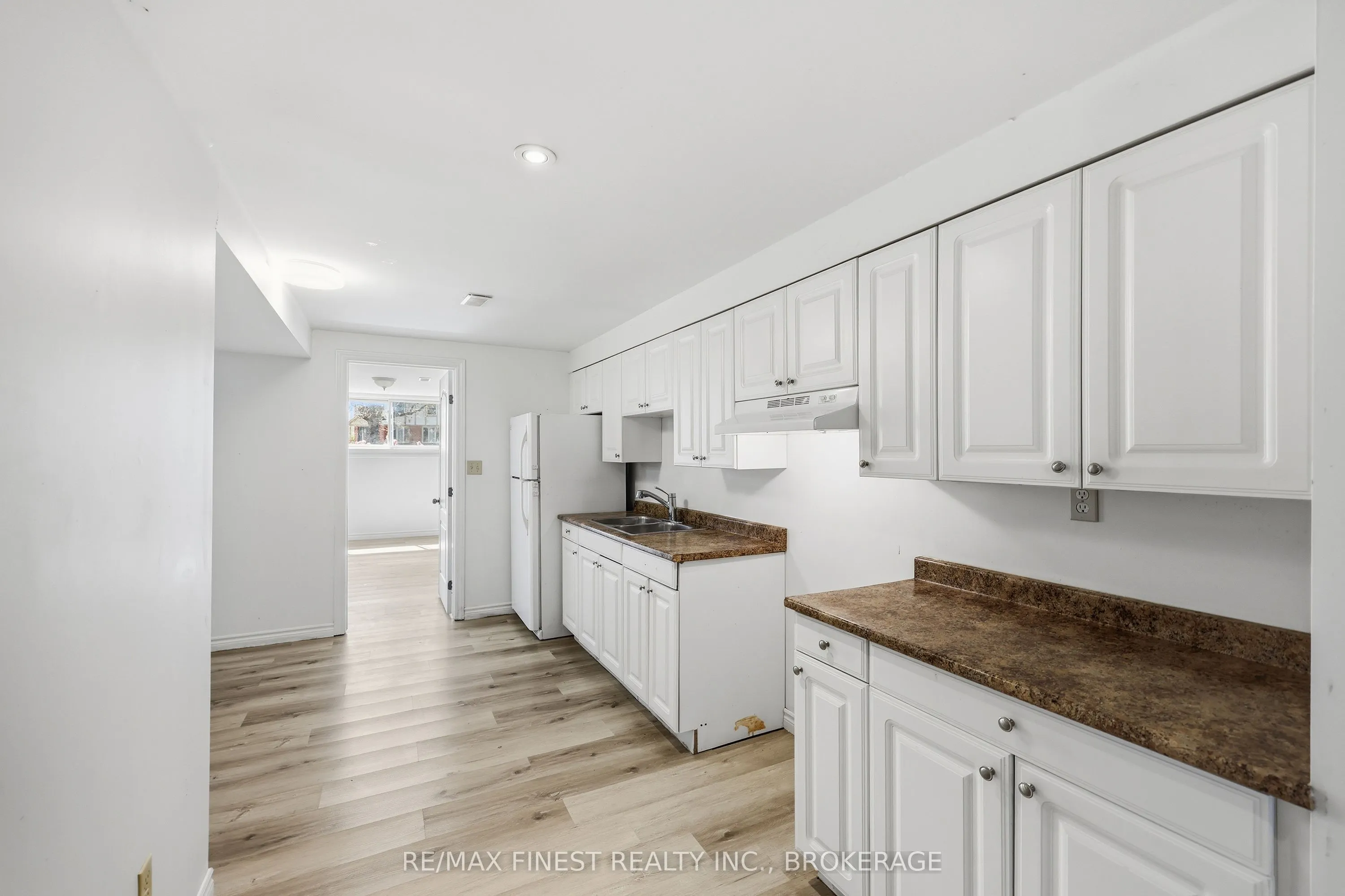 882 BEACONHILL Court
