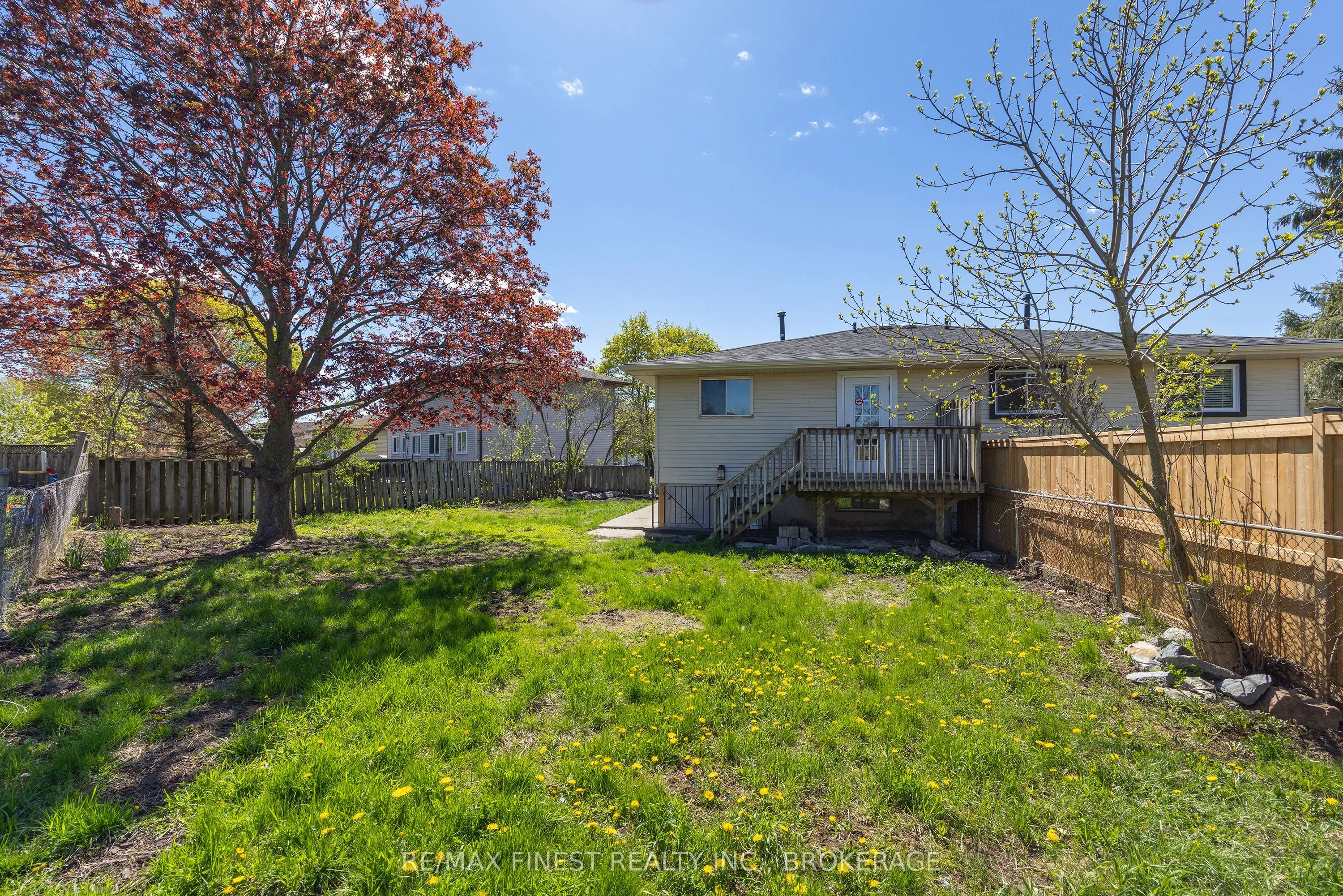 882 BEACONHILL Court