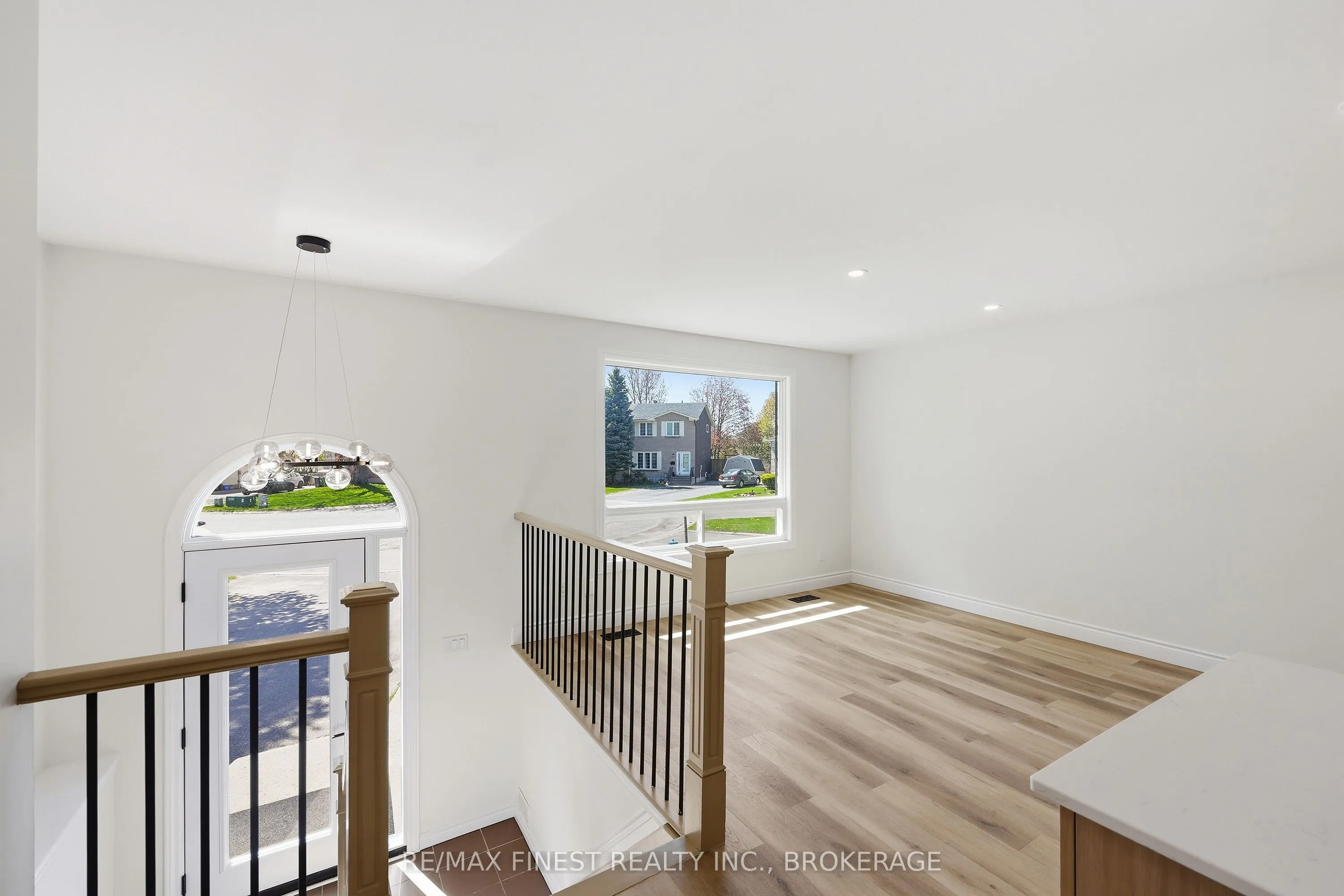 882 BEACONHILL Court