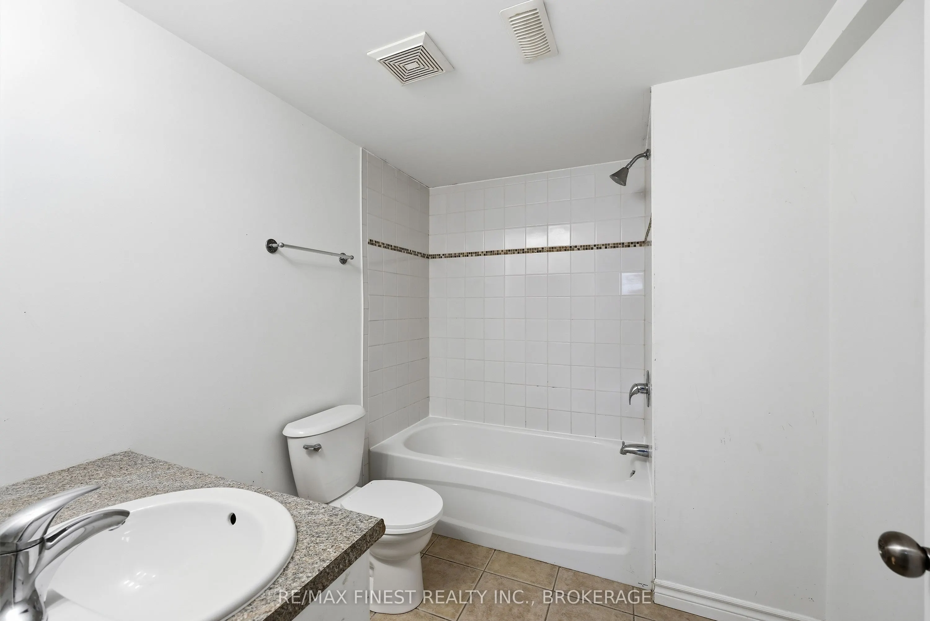 882 BEACONHILL Court