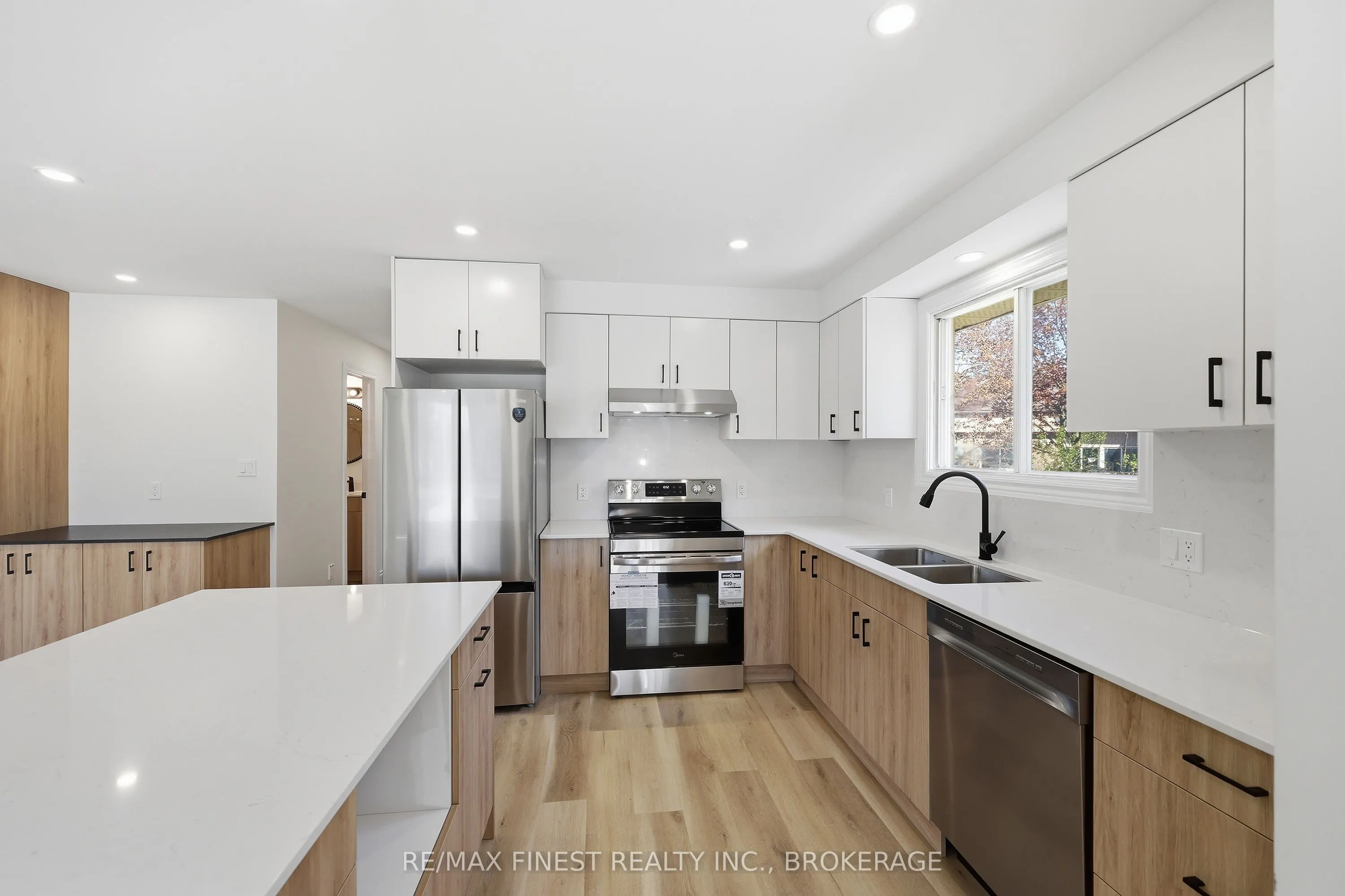 882 BEACONHILL Court