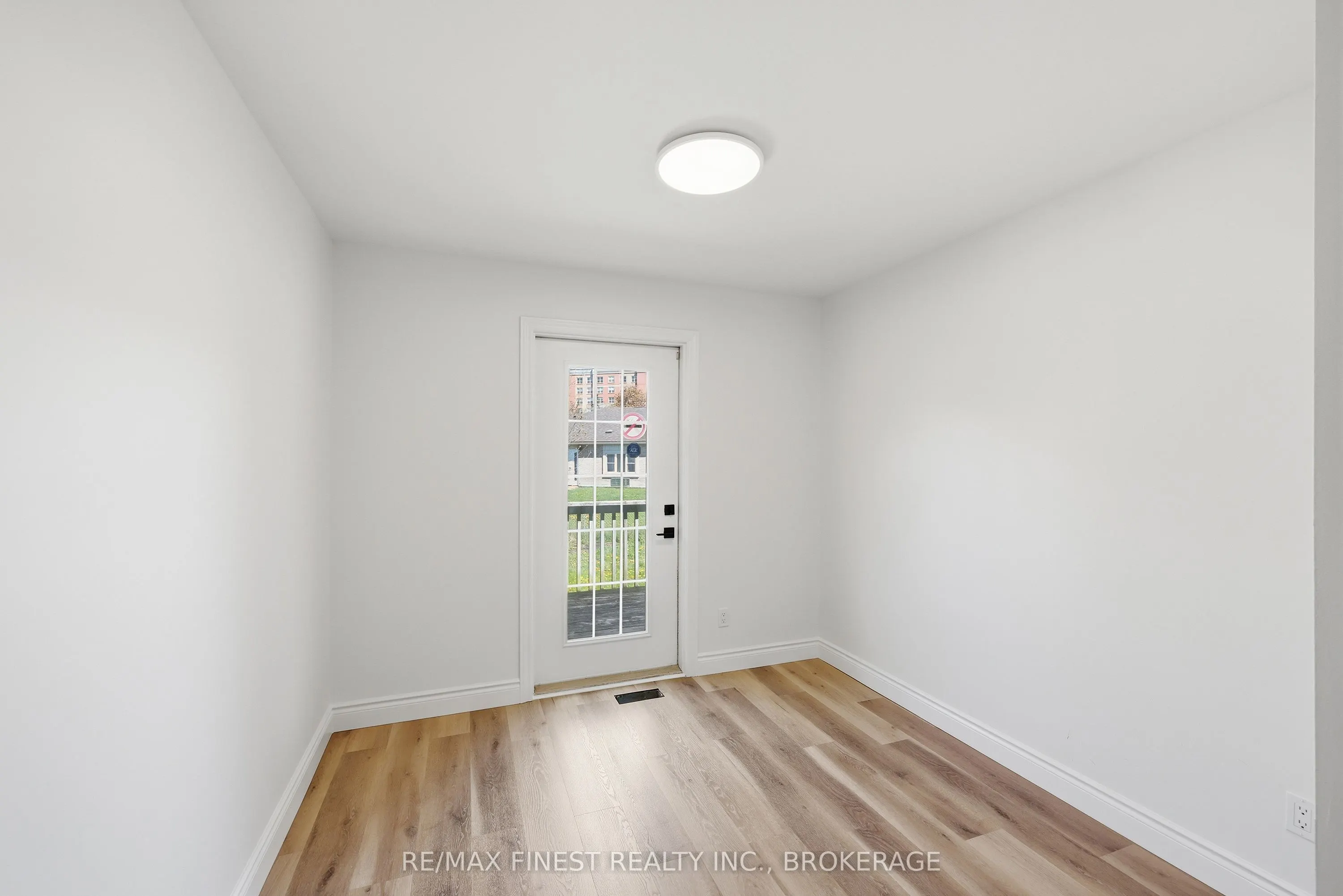 882 BEACONHILL Court