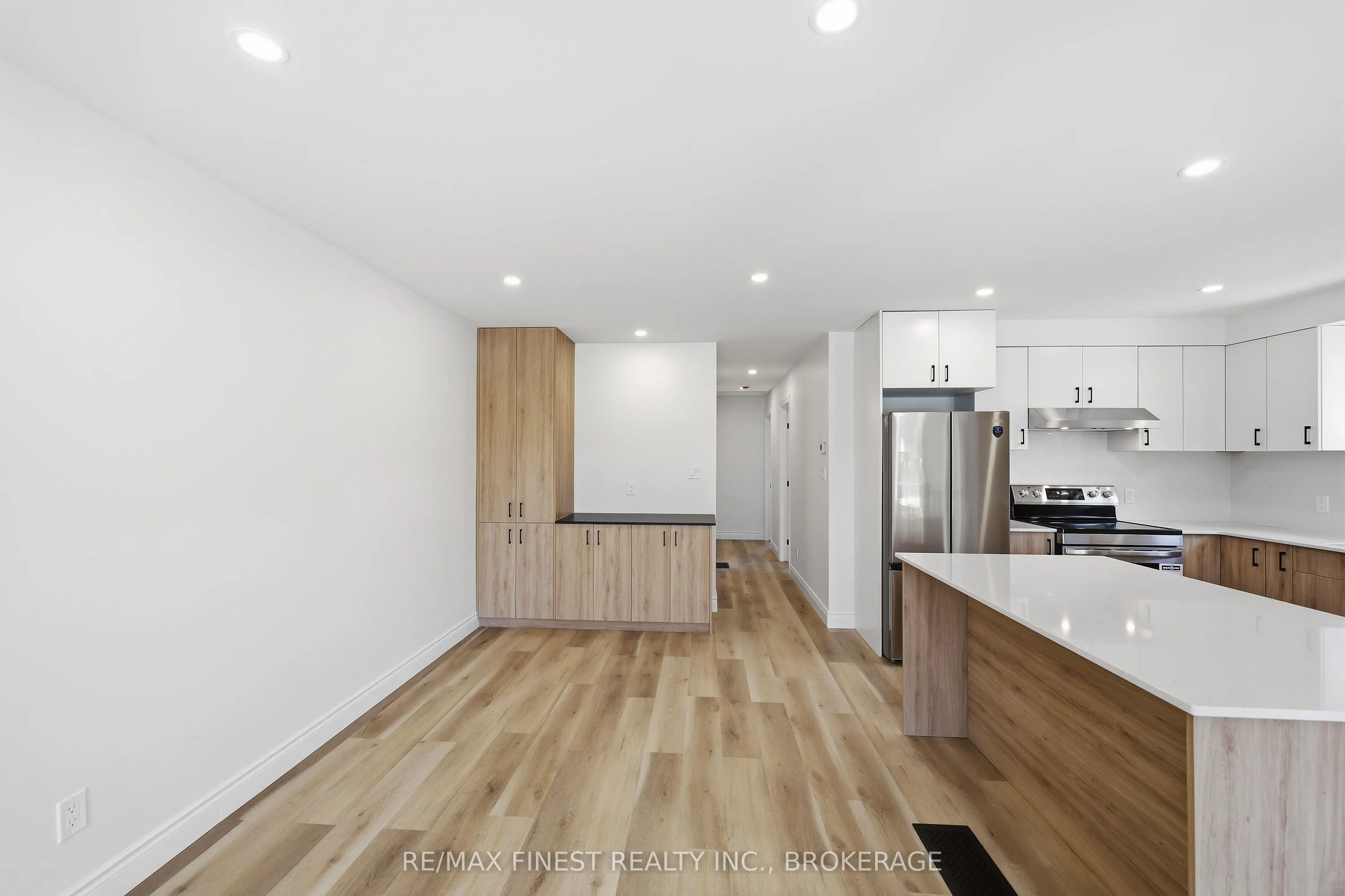 882 BEACONHILL Court
