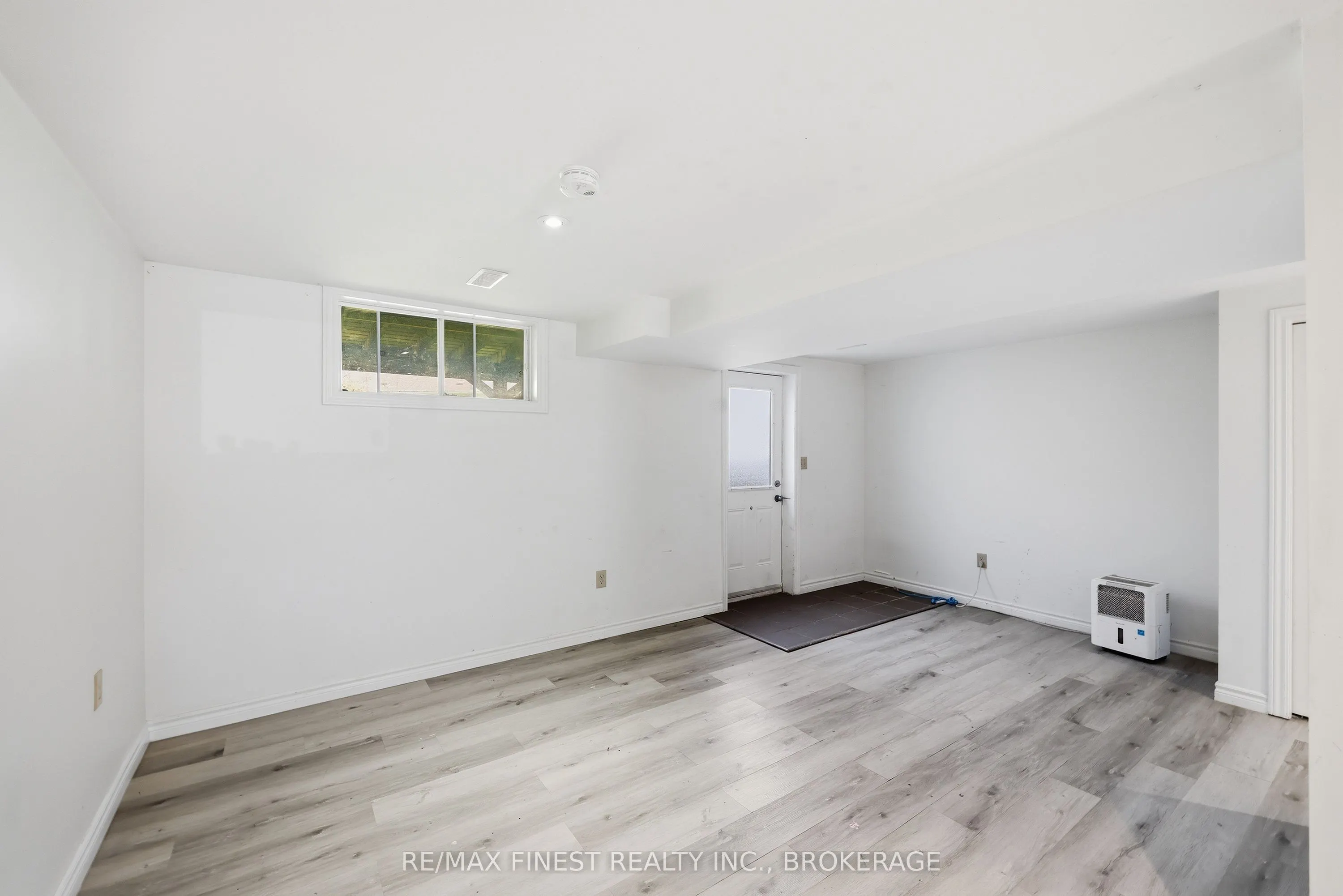 882 BEACONHILL Court