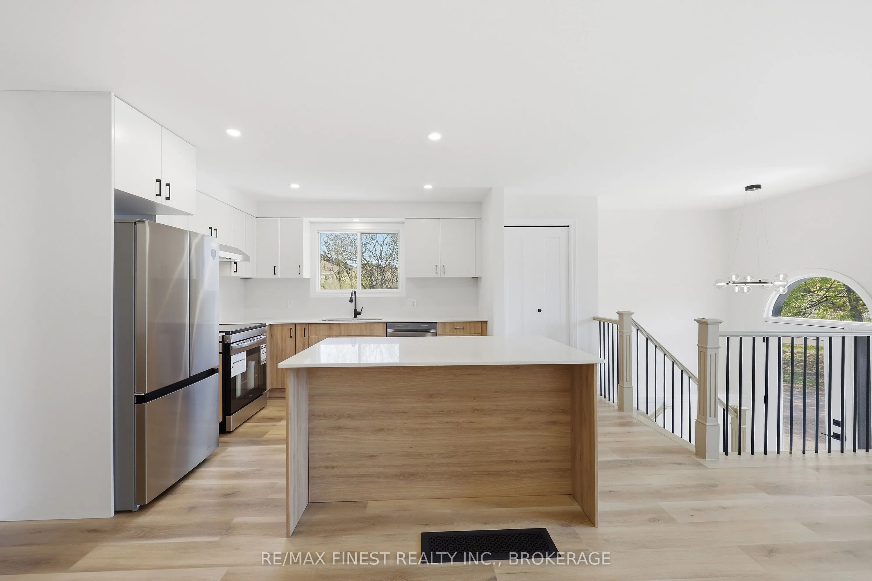882 BEACONHILL Court