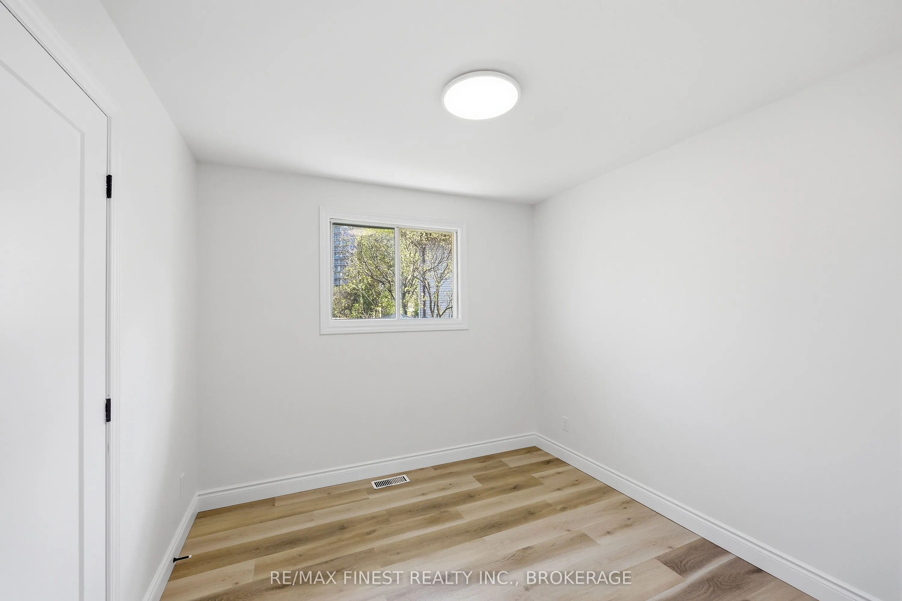 882 BEACONHILL Court