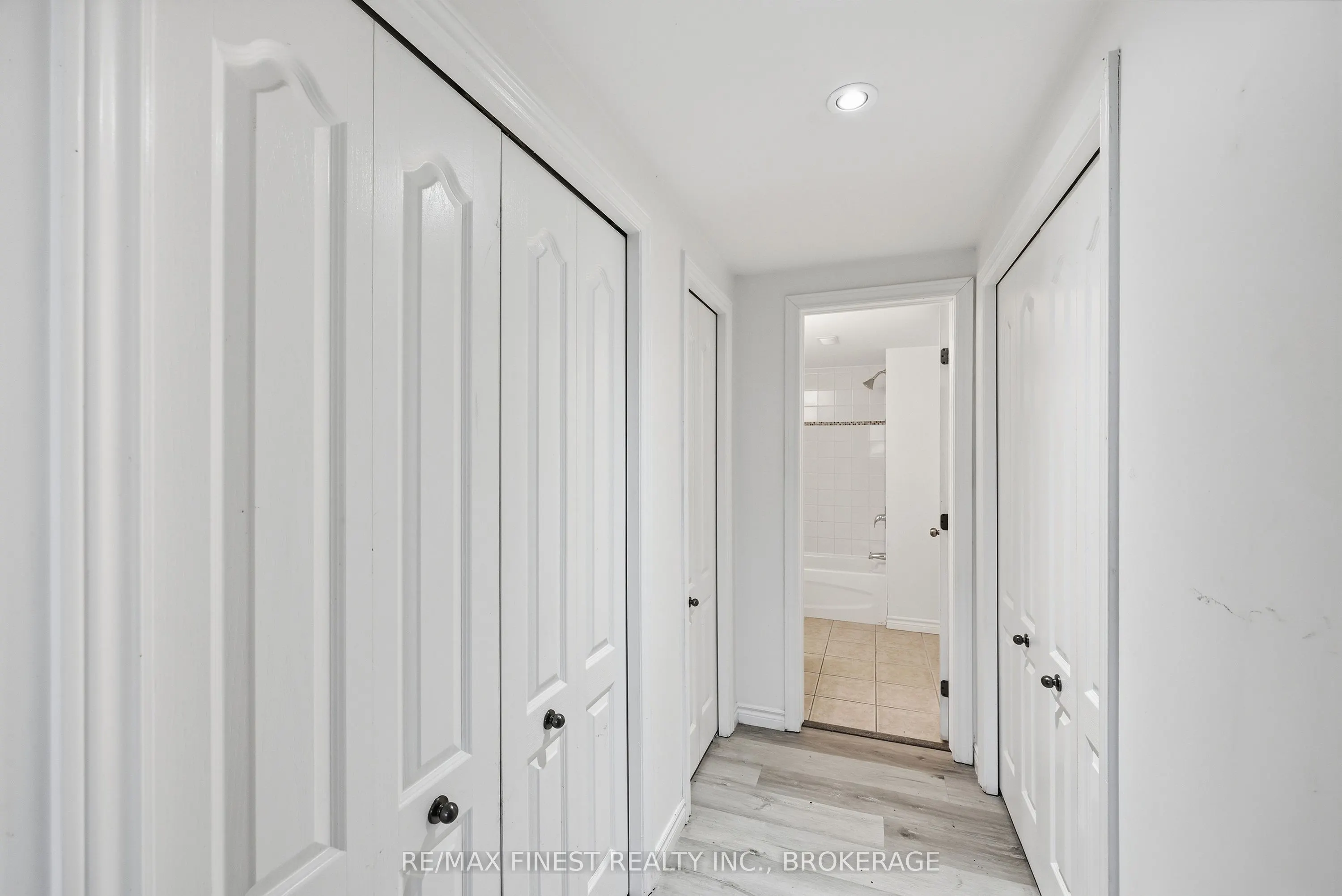 882 BEACONHILL Court