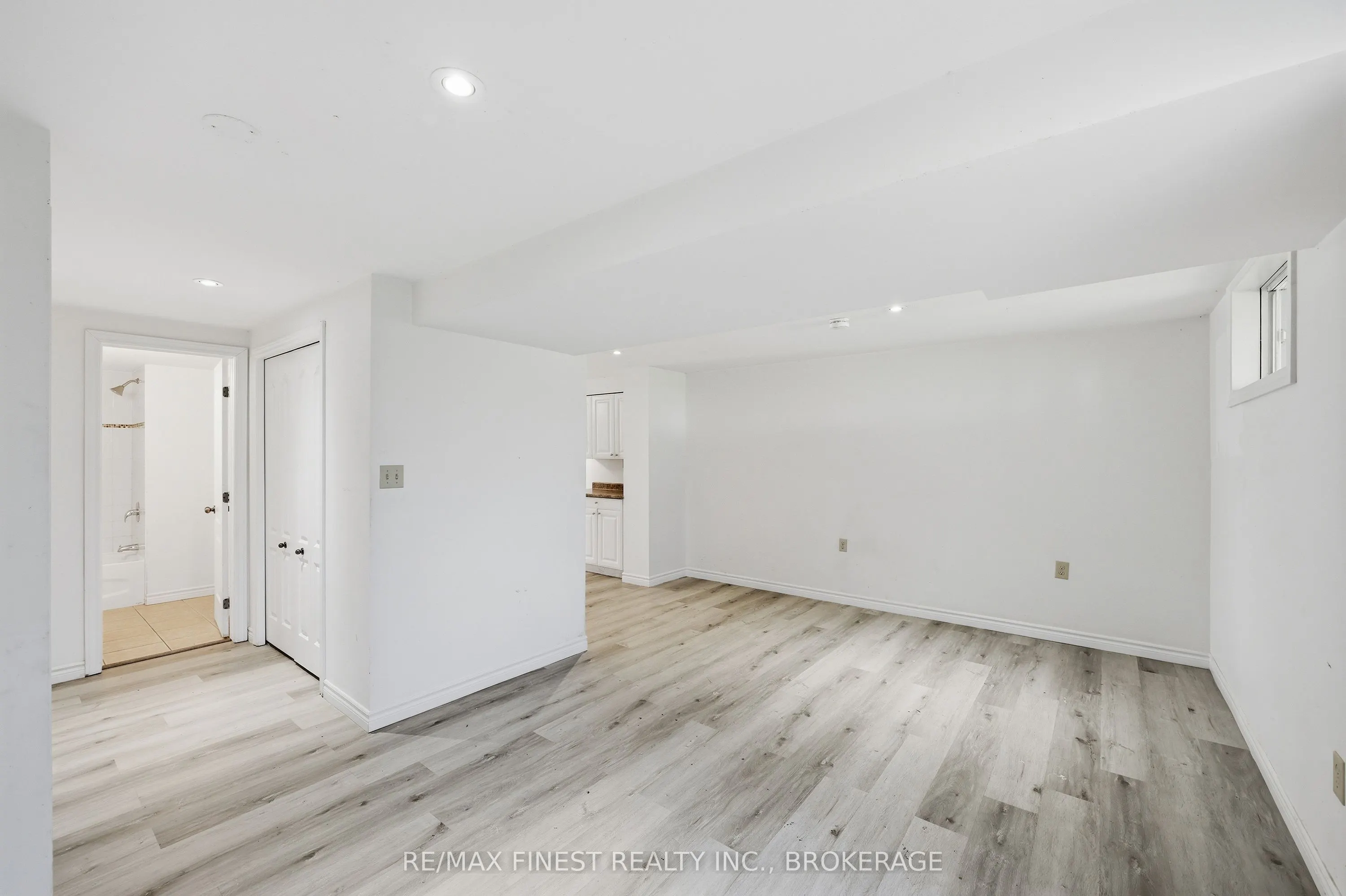 882 BEACONHILL Court