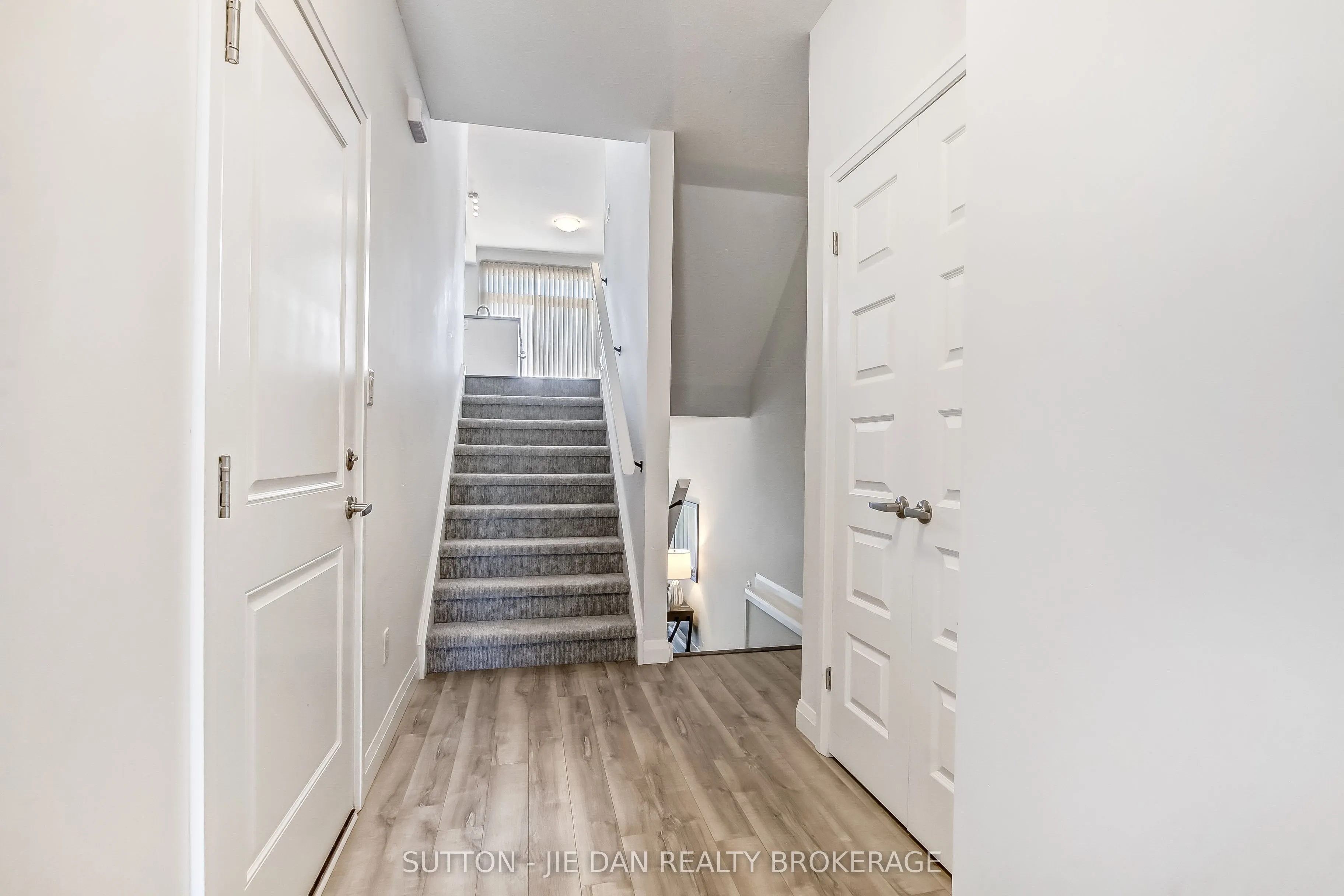 819 KLEINBURG Drive #2