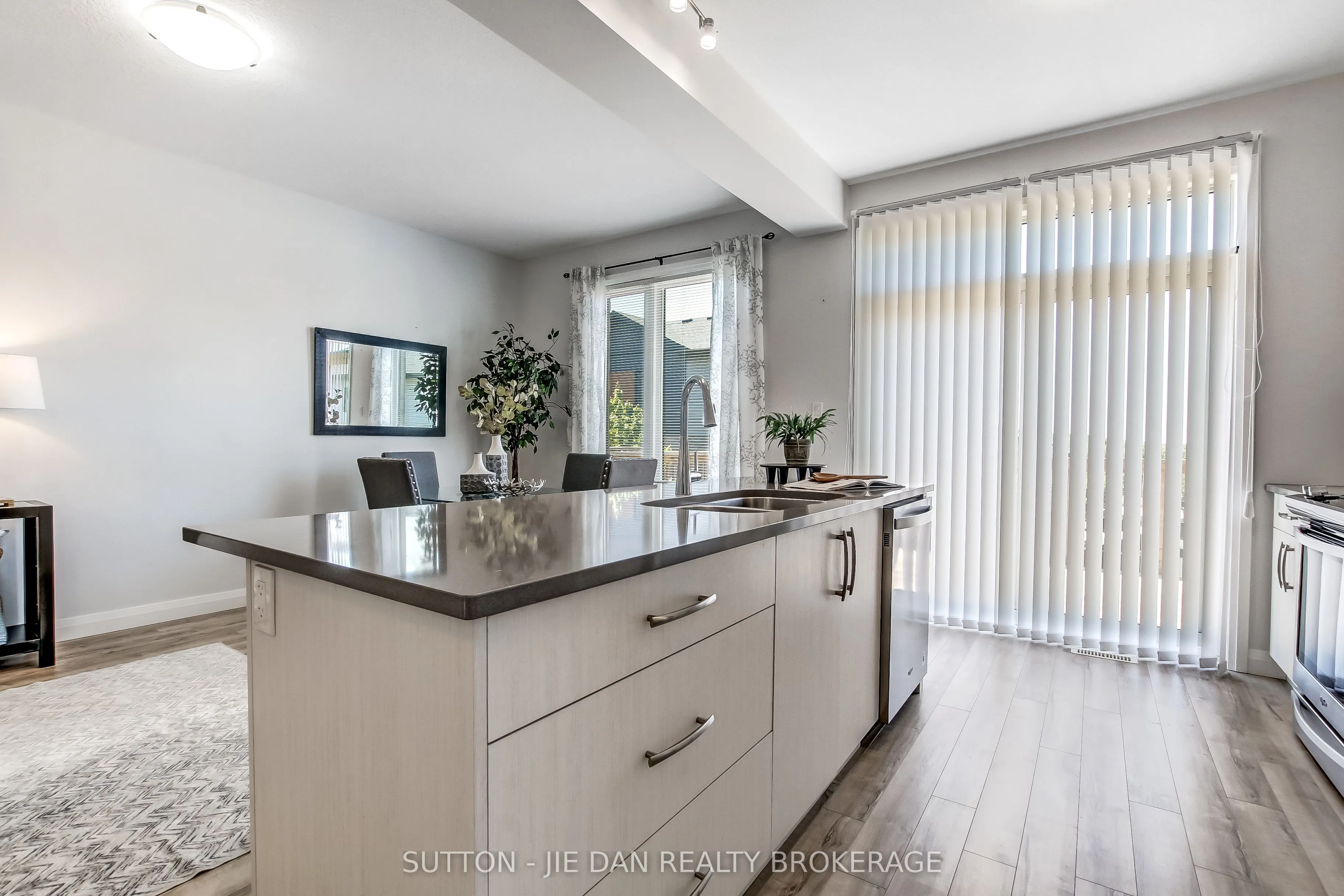 819 KLEINBURG Drive #2