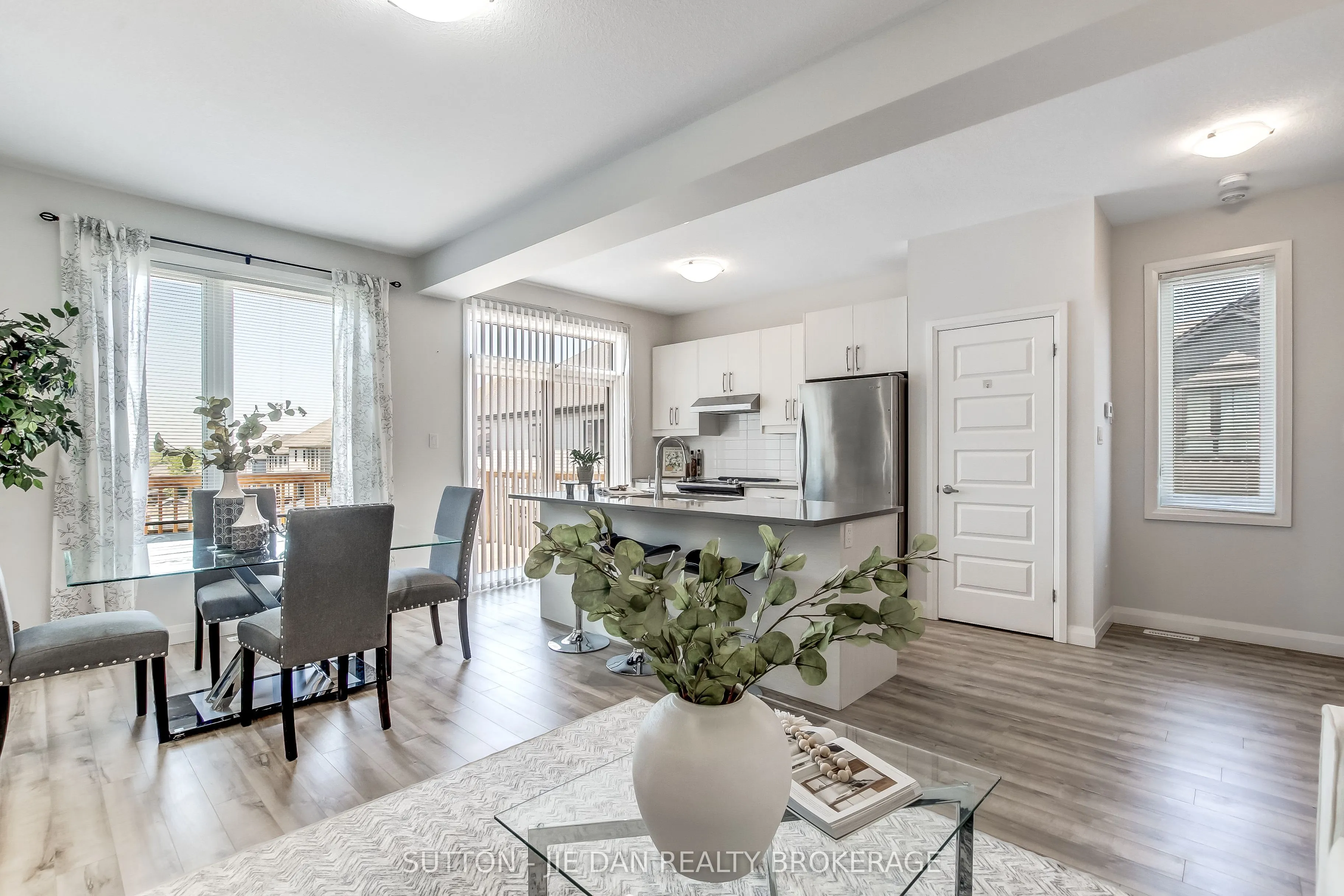 819 KLEINBURG Drive #2