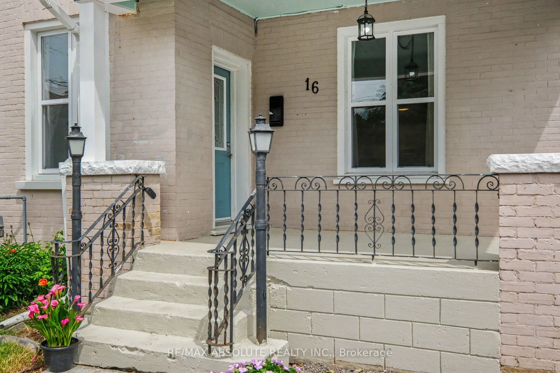 16 Glen Avenue