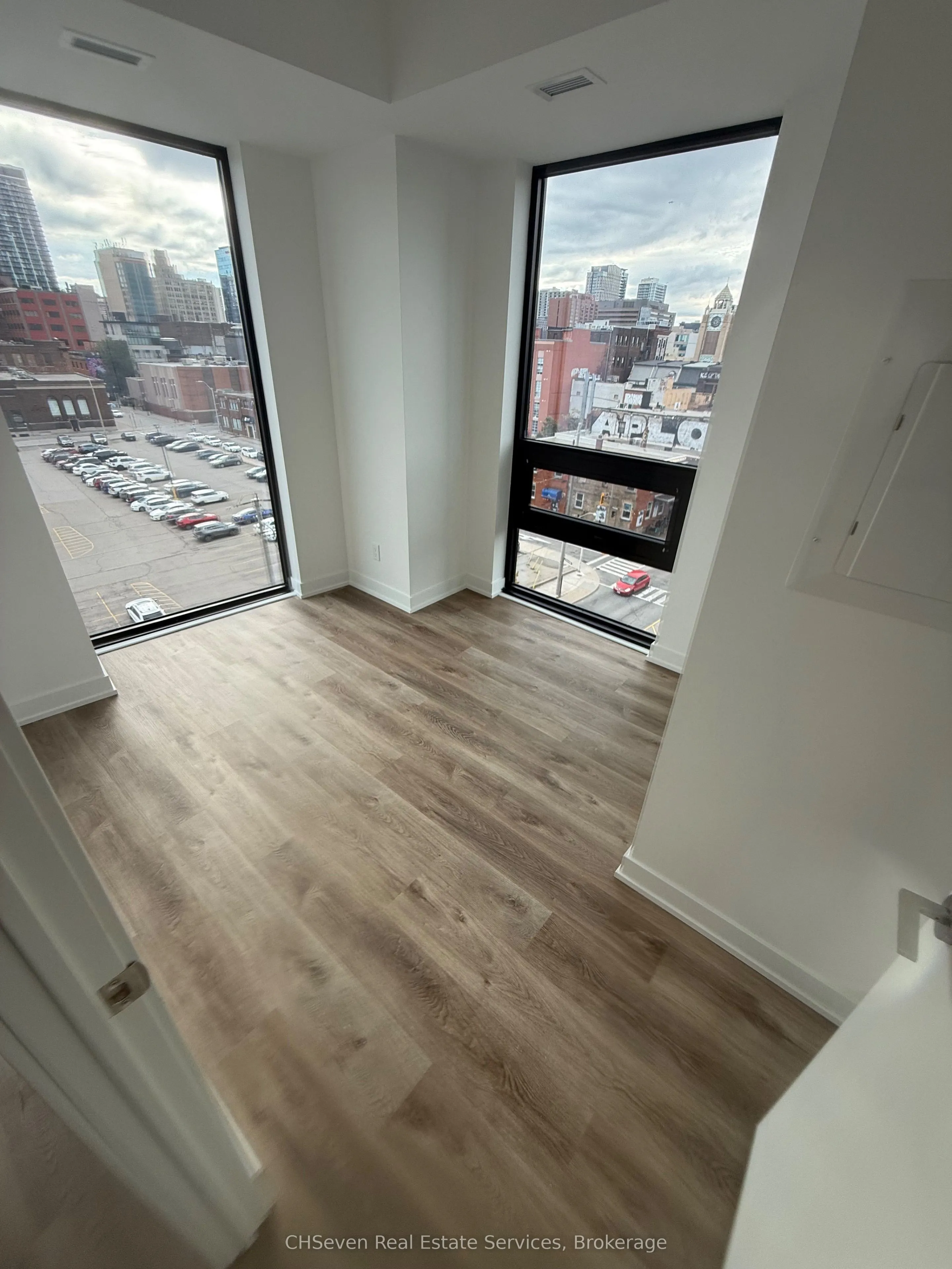 91 John Street N #702