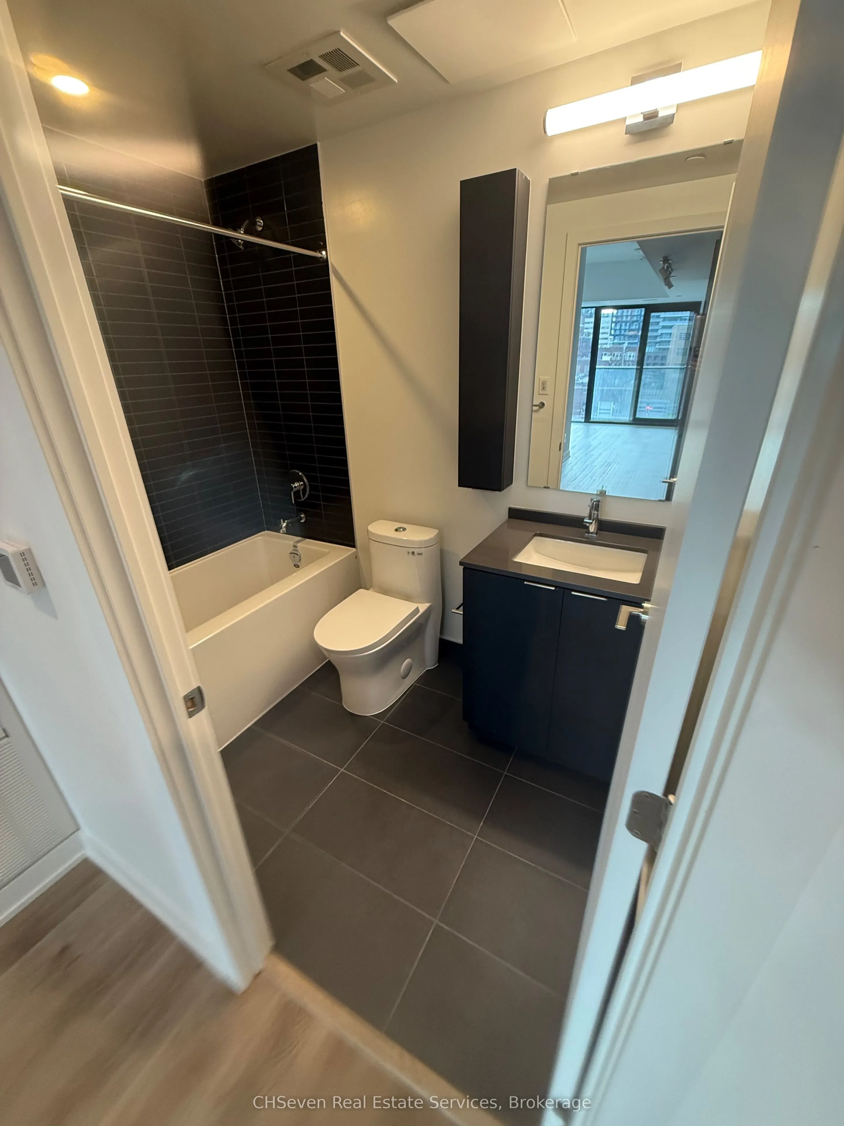 91 John Street N #702