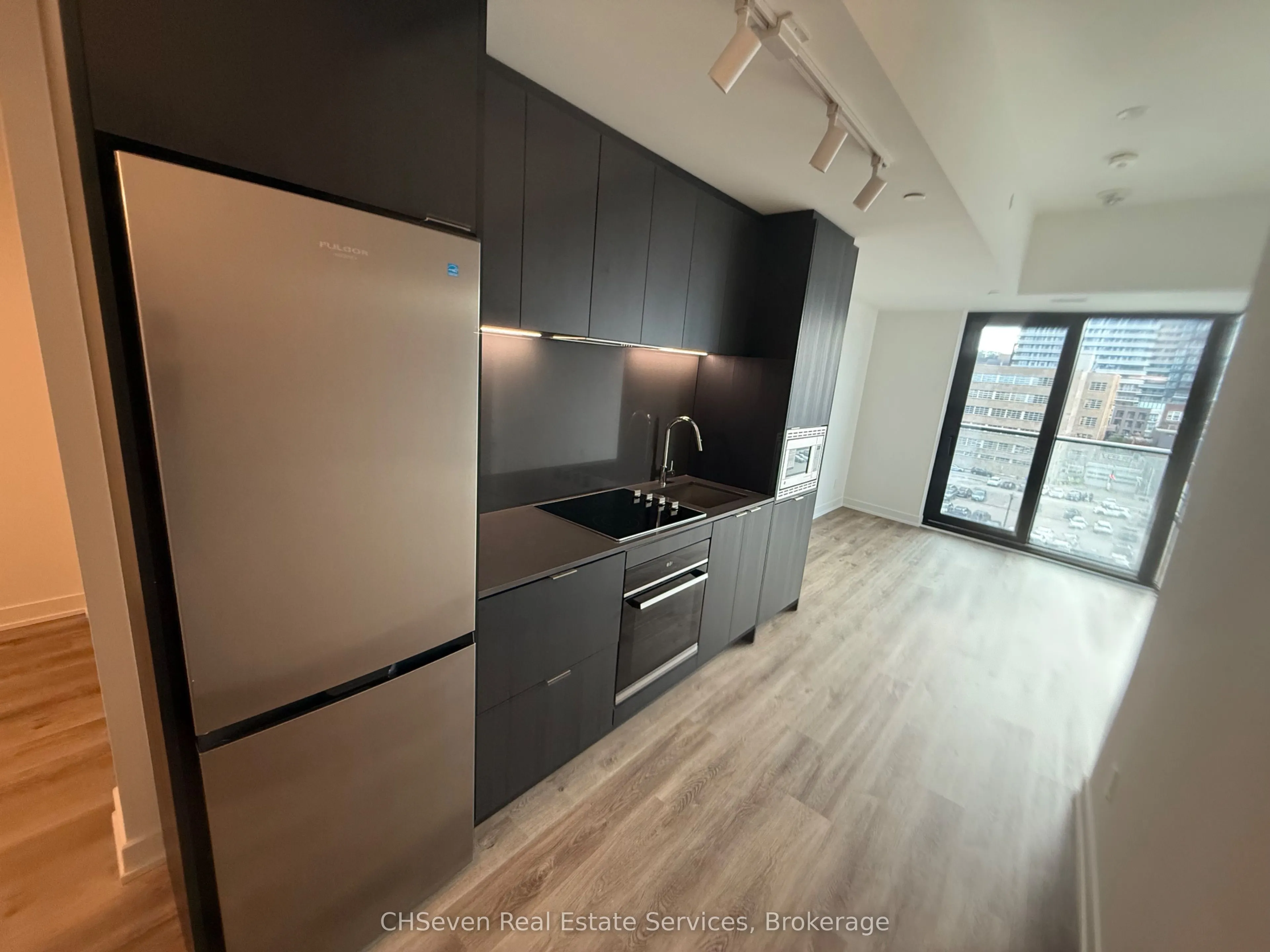 91 John Street N #702