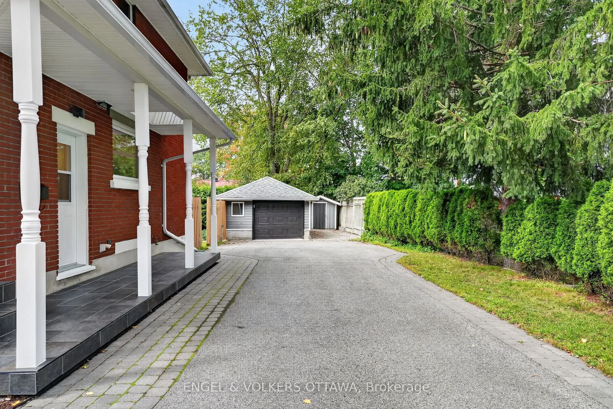 916 Iroquois Road