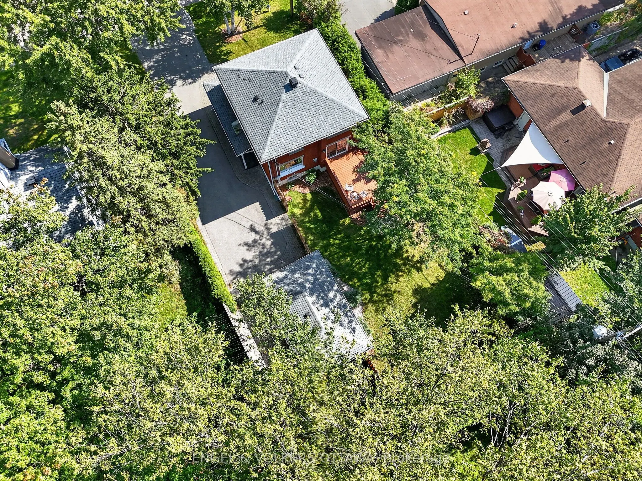 916 Iroquois Road