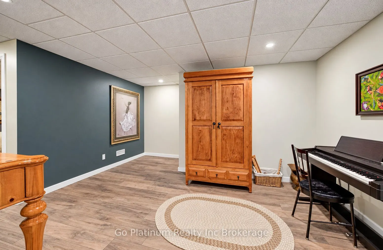 1076 Front Road