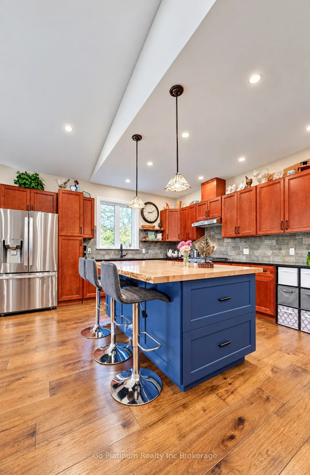 1076 Front Road