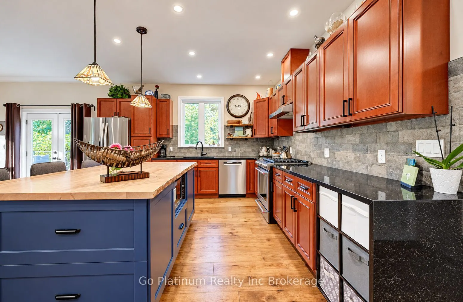 1076 Front Road