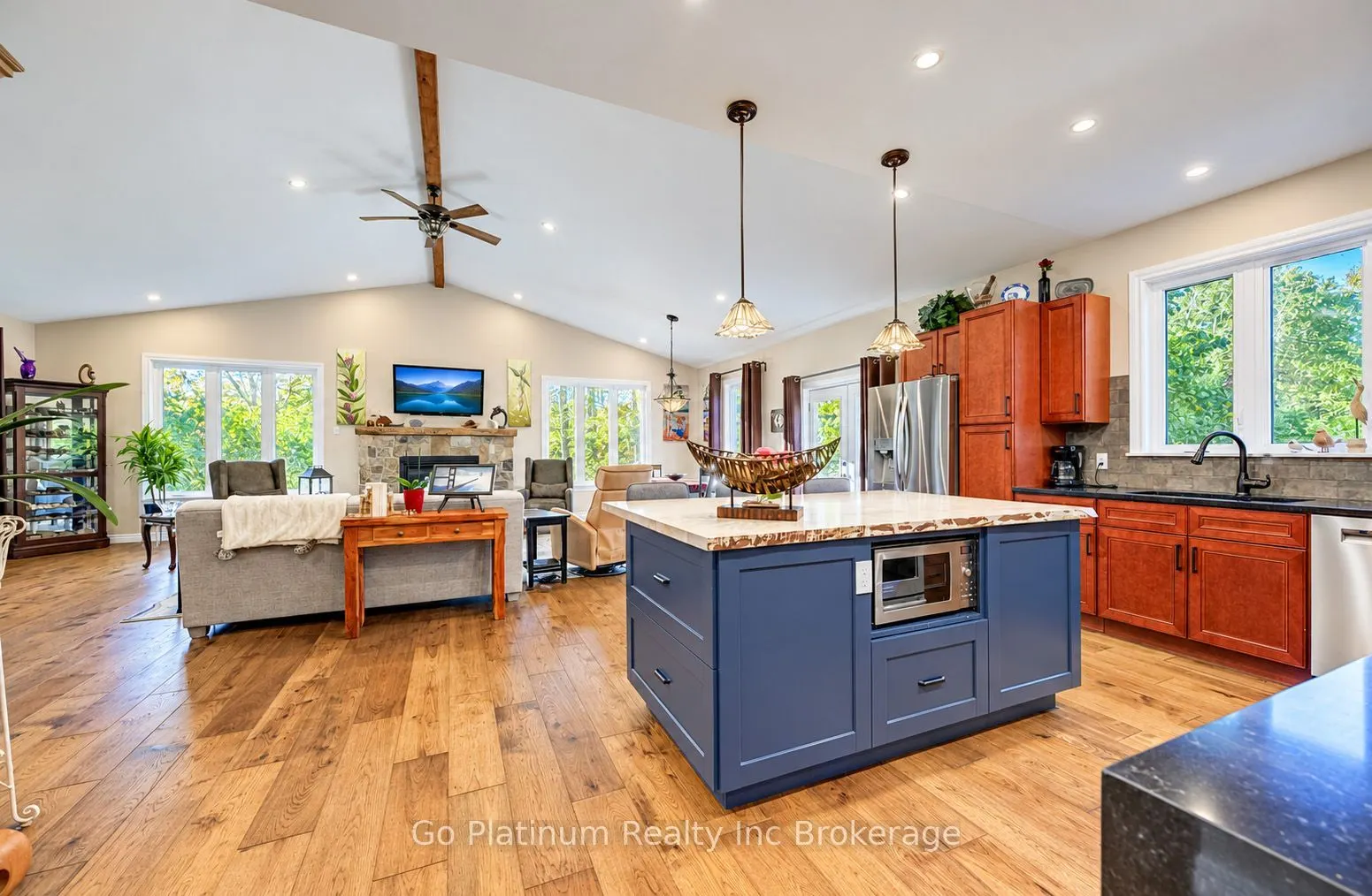 1076 Front Road