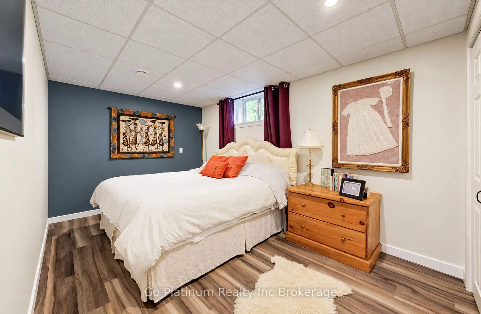 1076 Front Road