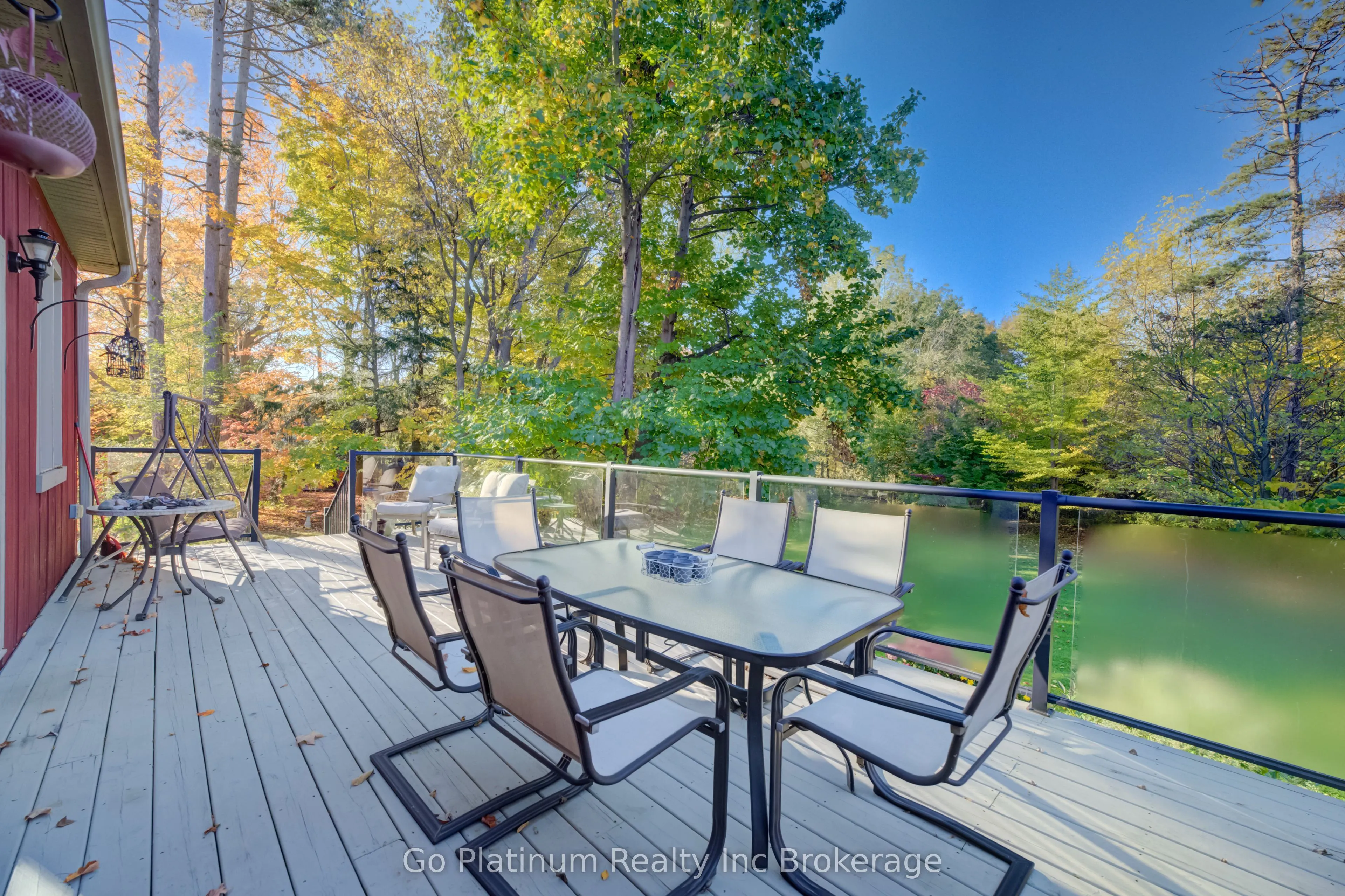 1076 Front Road