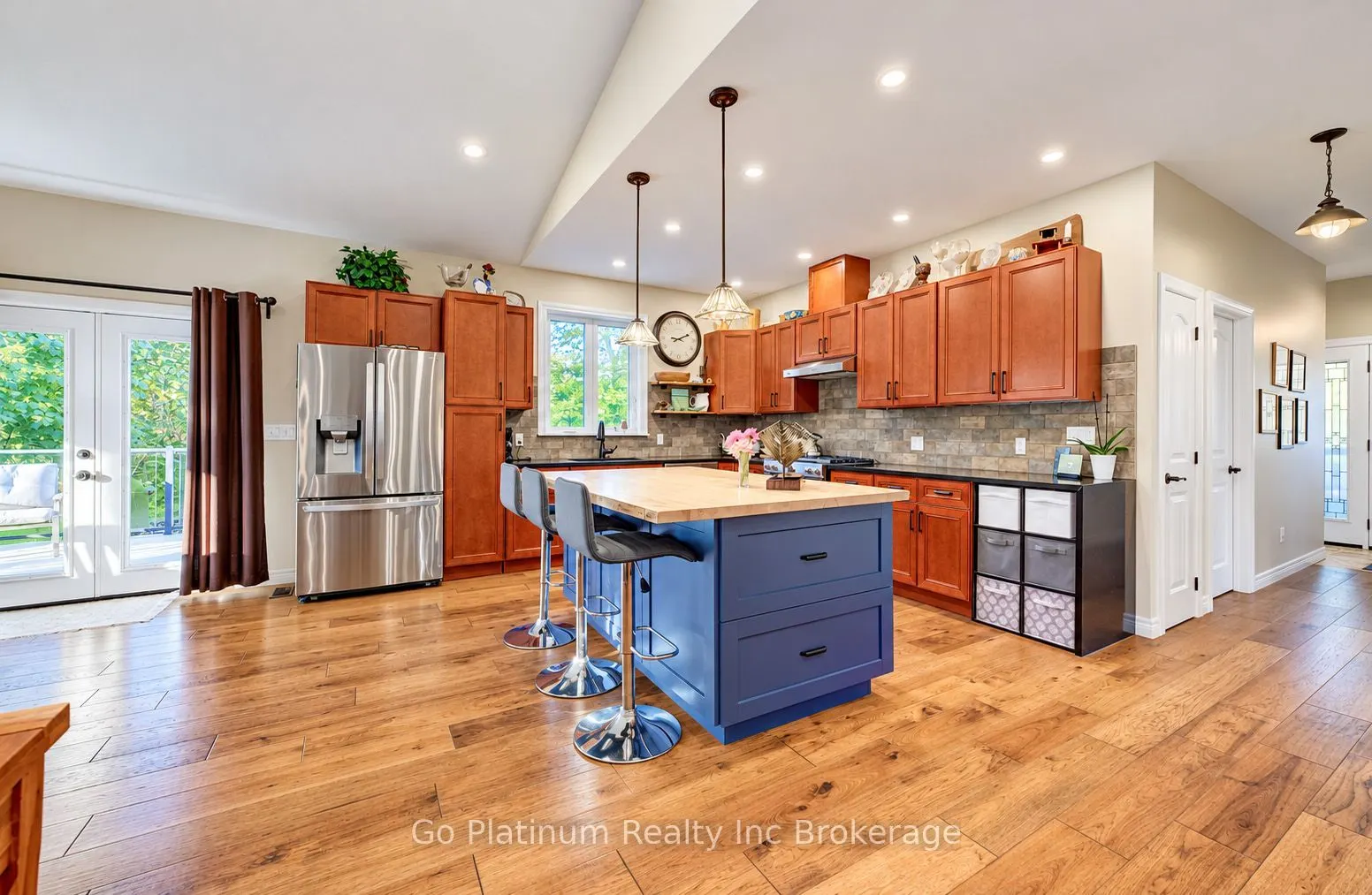 1076 Front Road