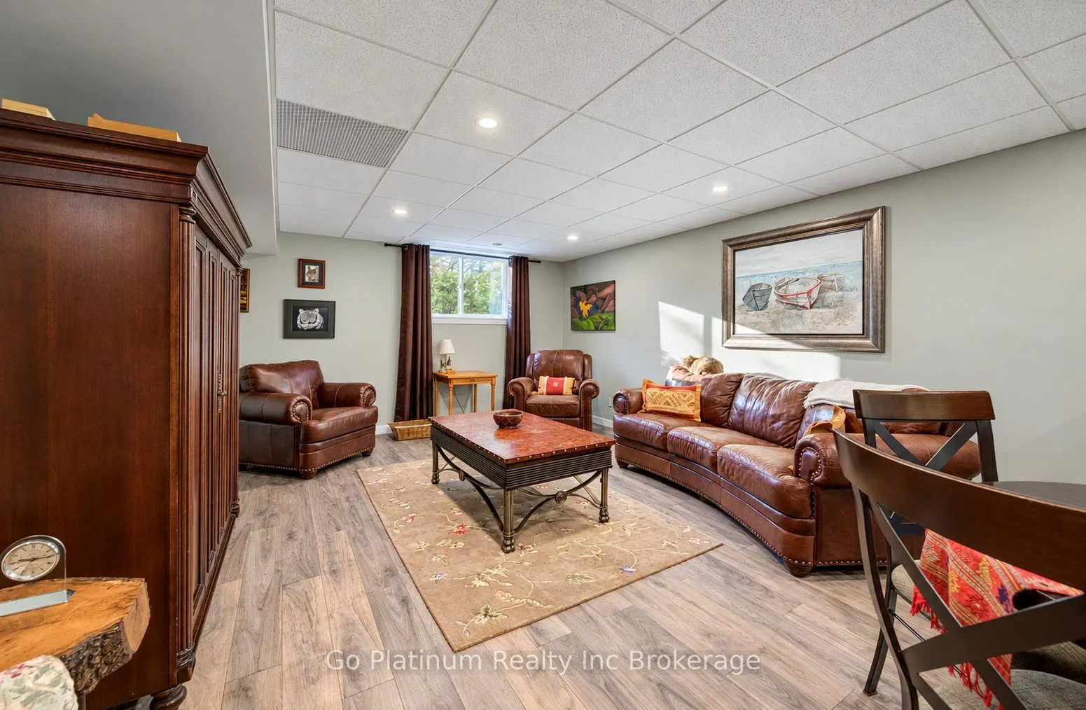 1076 Front Road