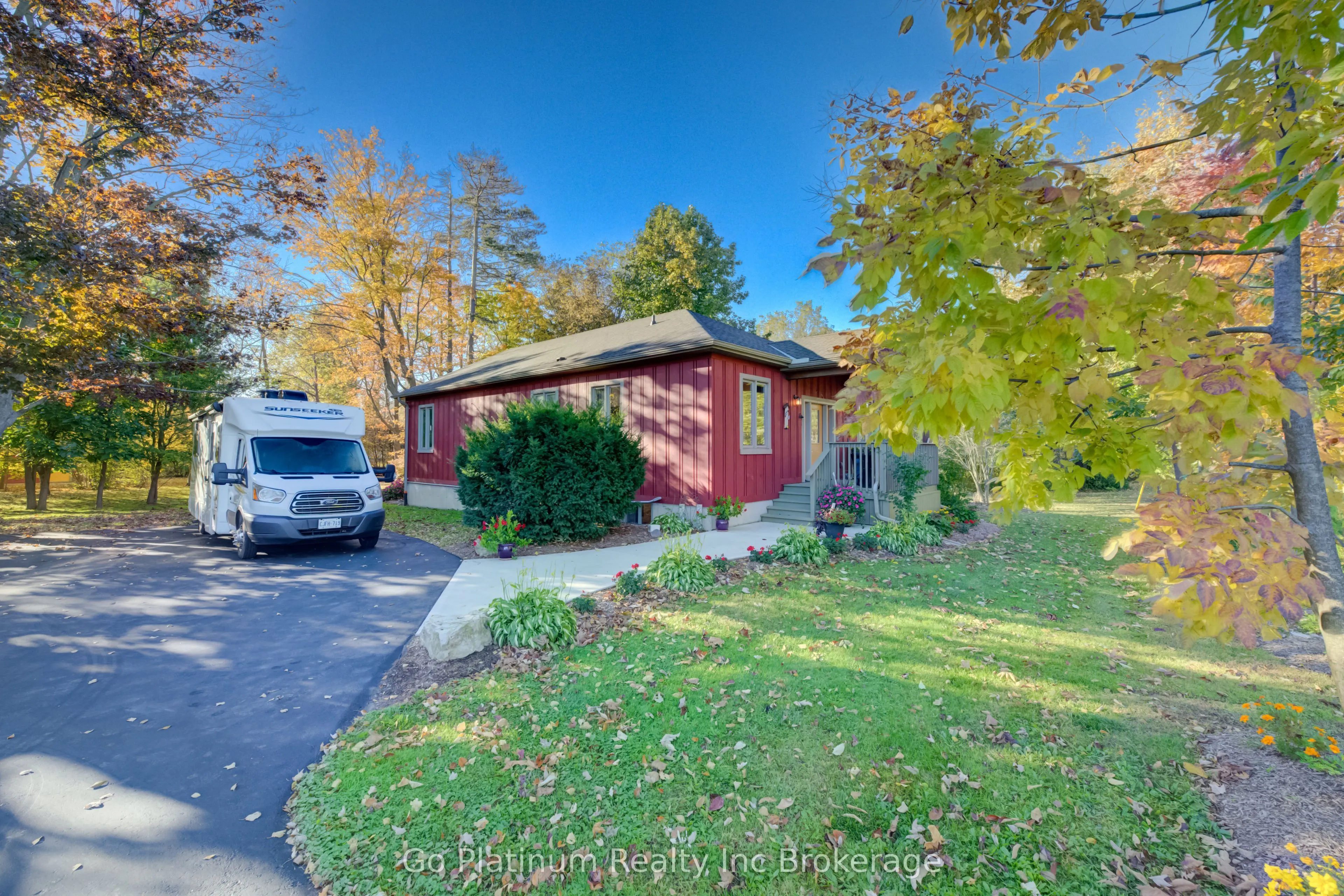 1076 Front Road