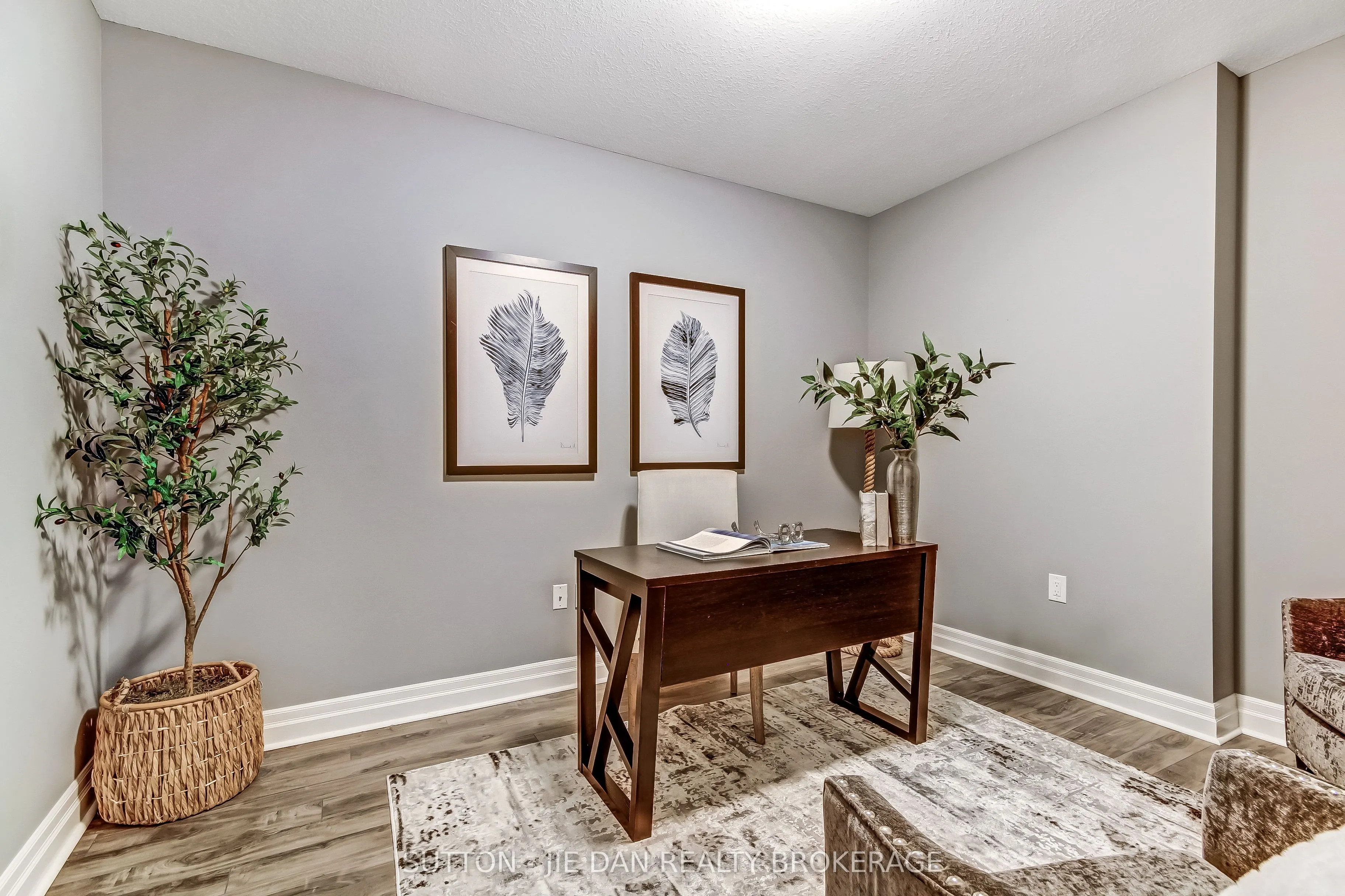 260 Villagewalk Boulevard #912