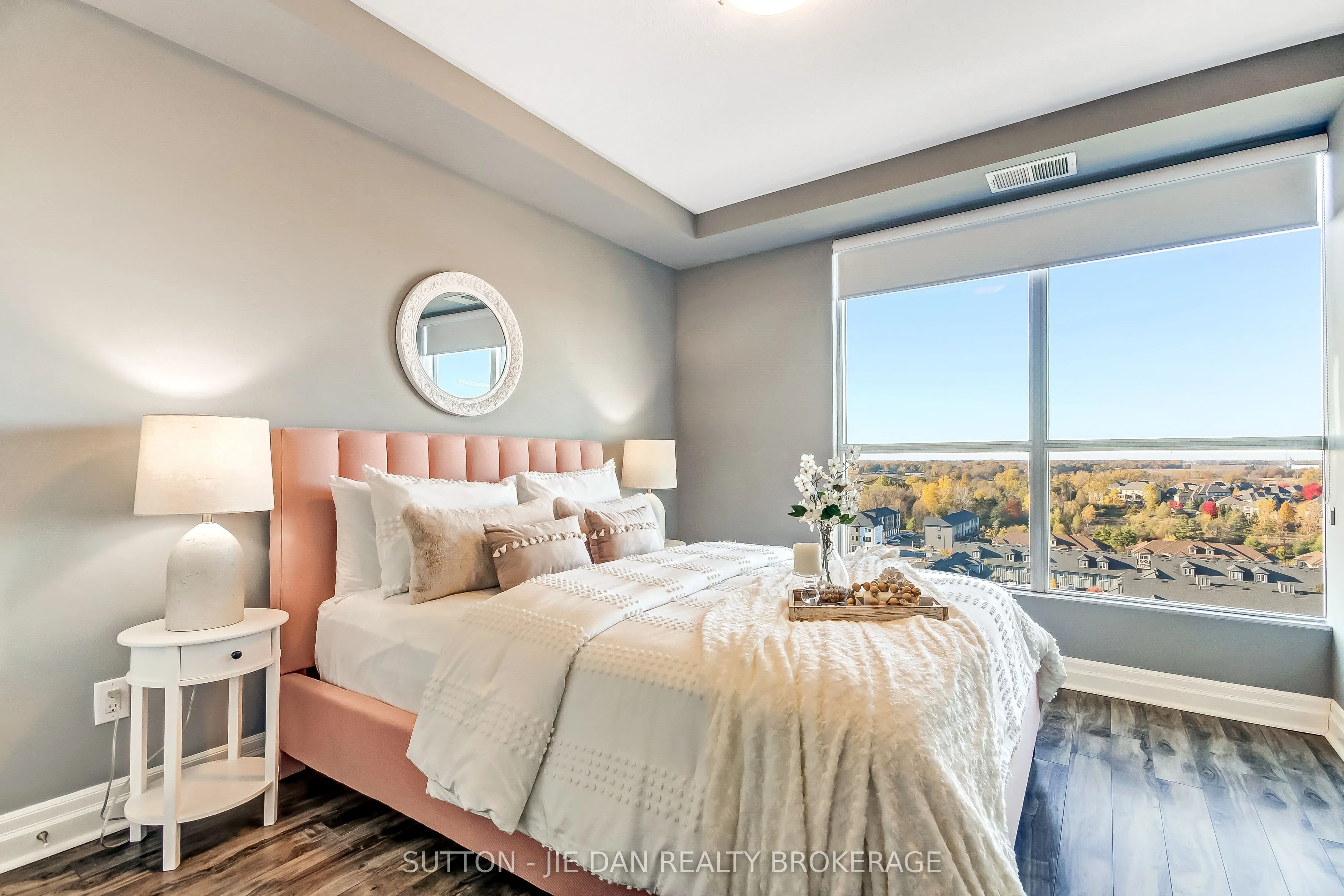 260 Villagewalk Boulevard #912