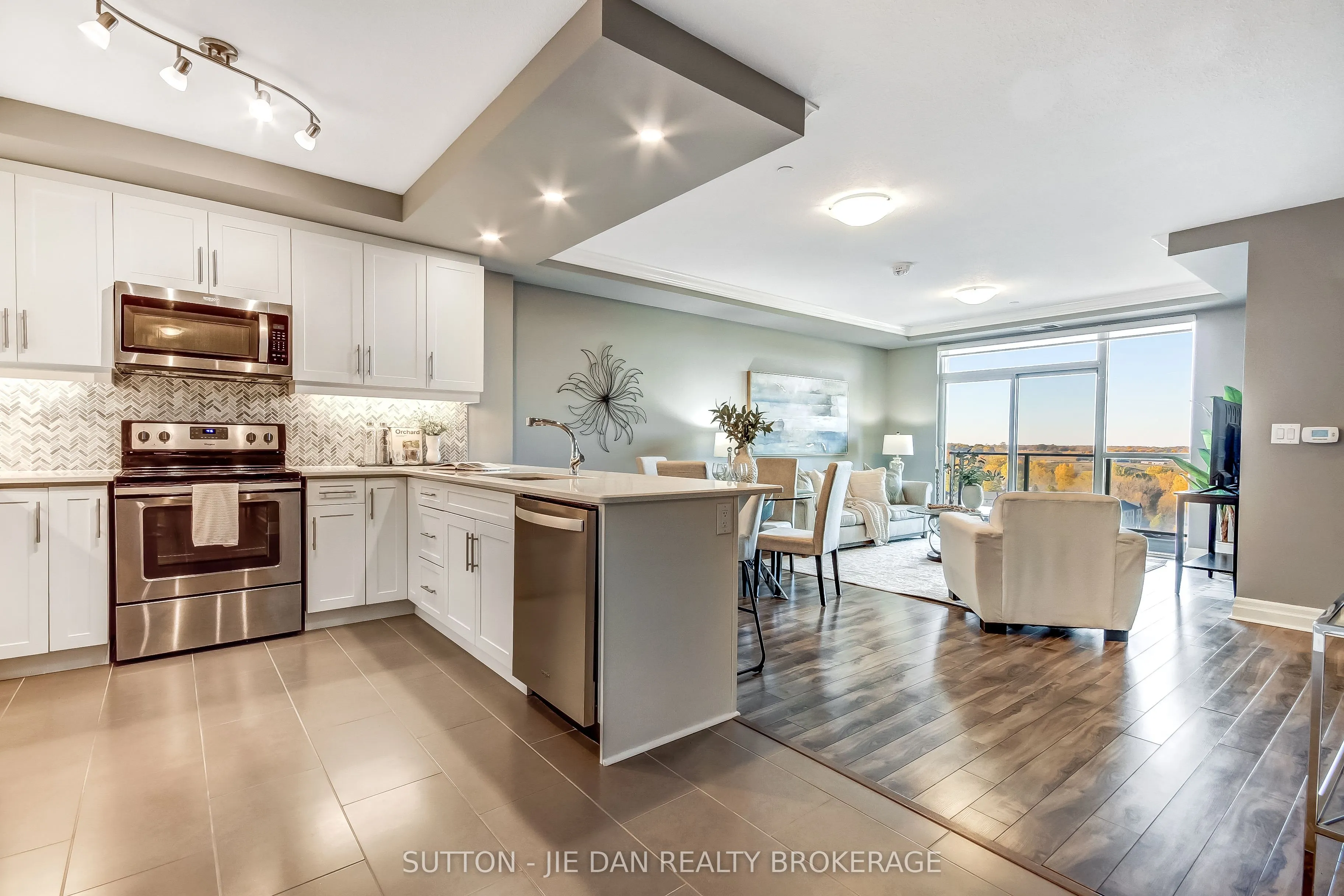 260 Villagewalk Boulevard #912