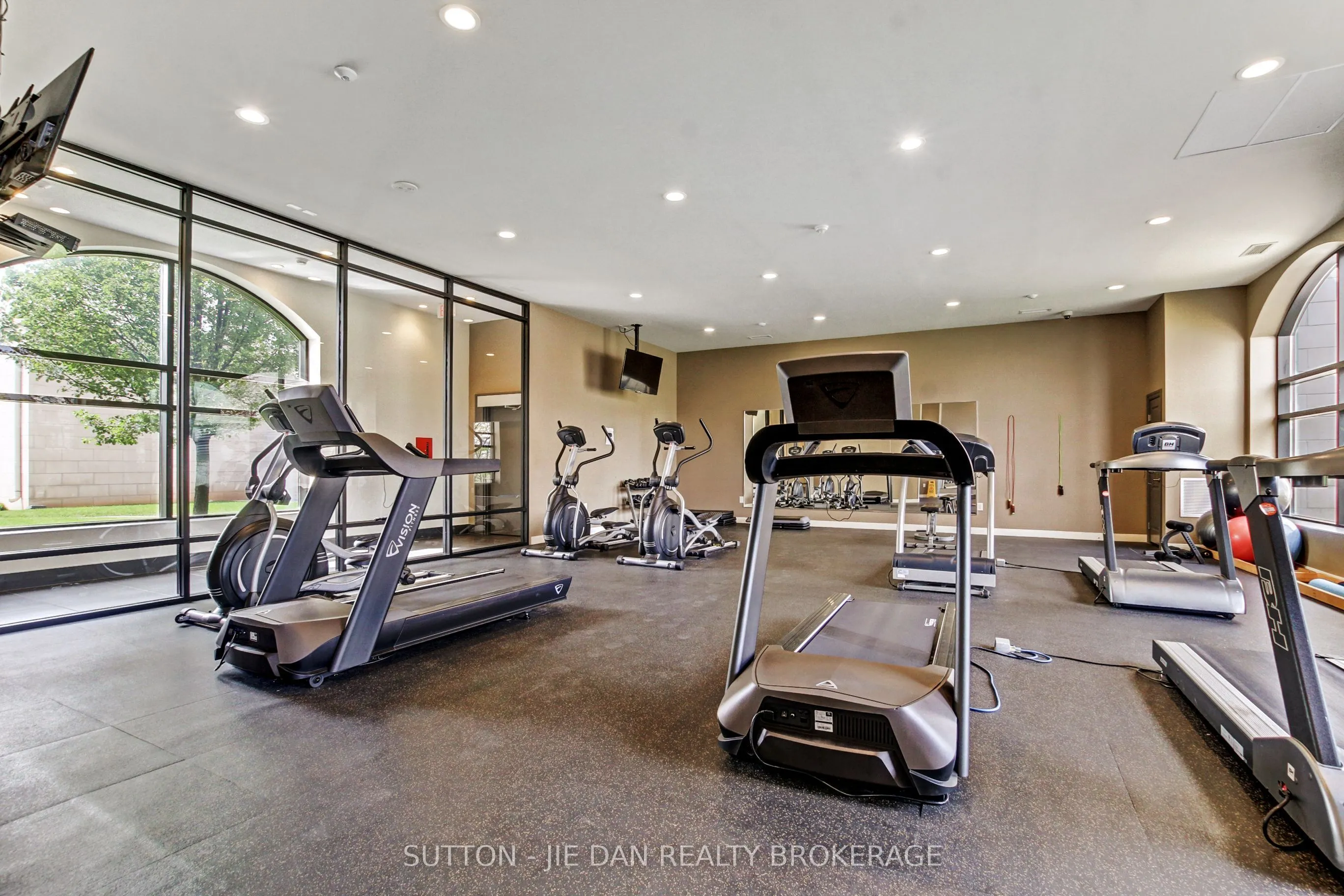 260 Villagewalk Boulevard #912