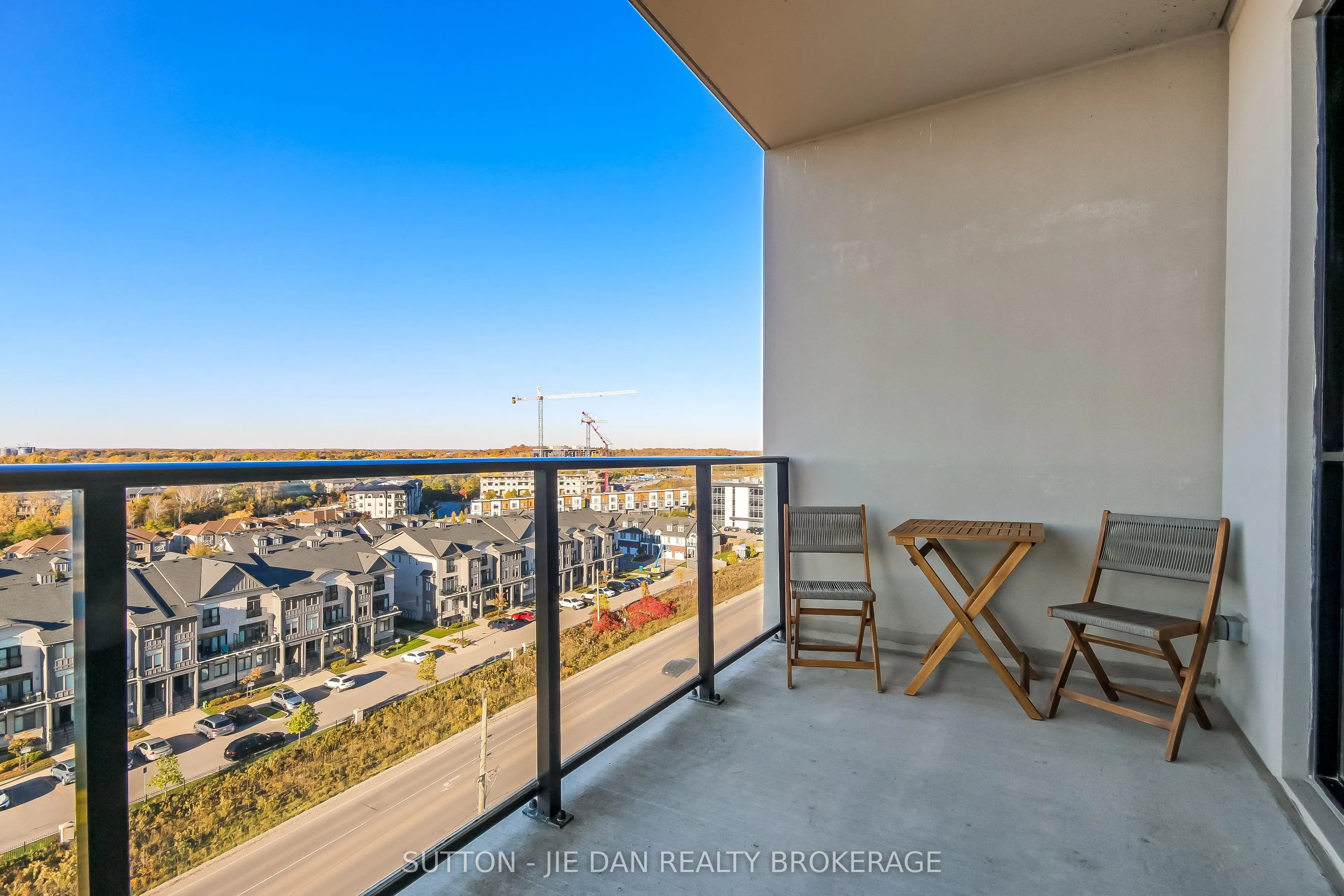 260 Villagewalk Boulevard #912