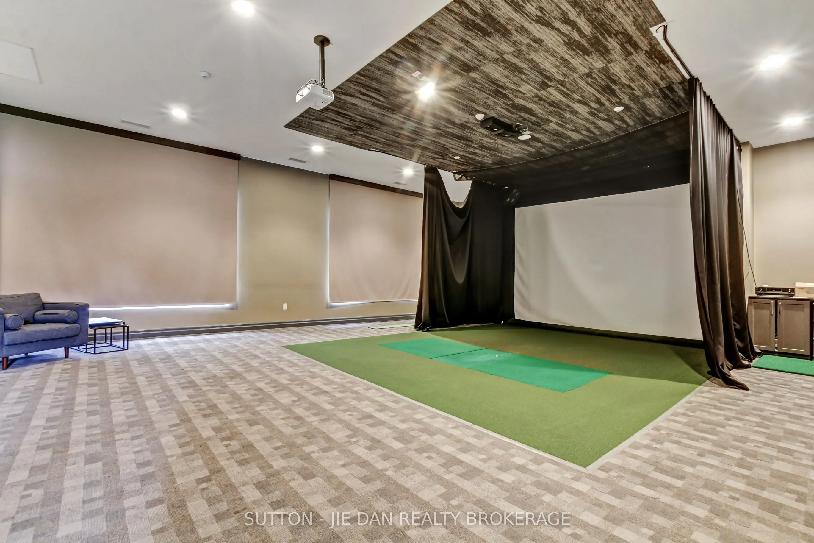 260 Villagewalk Boulevard #912