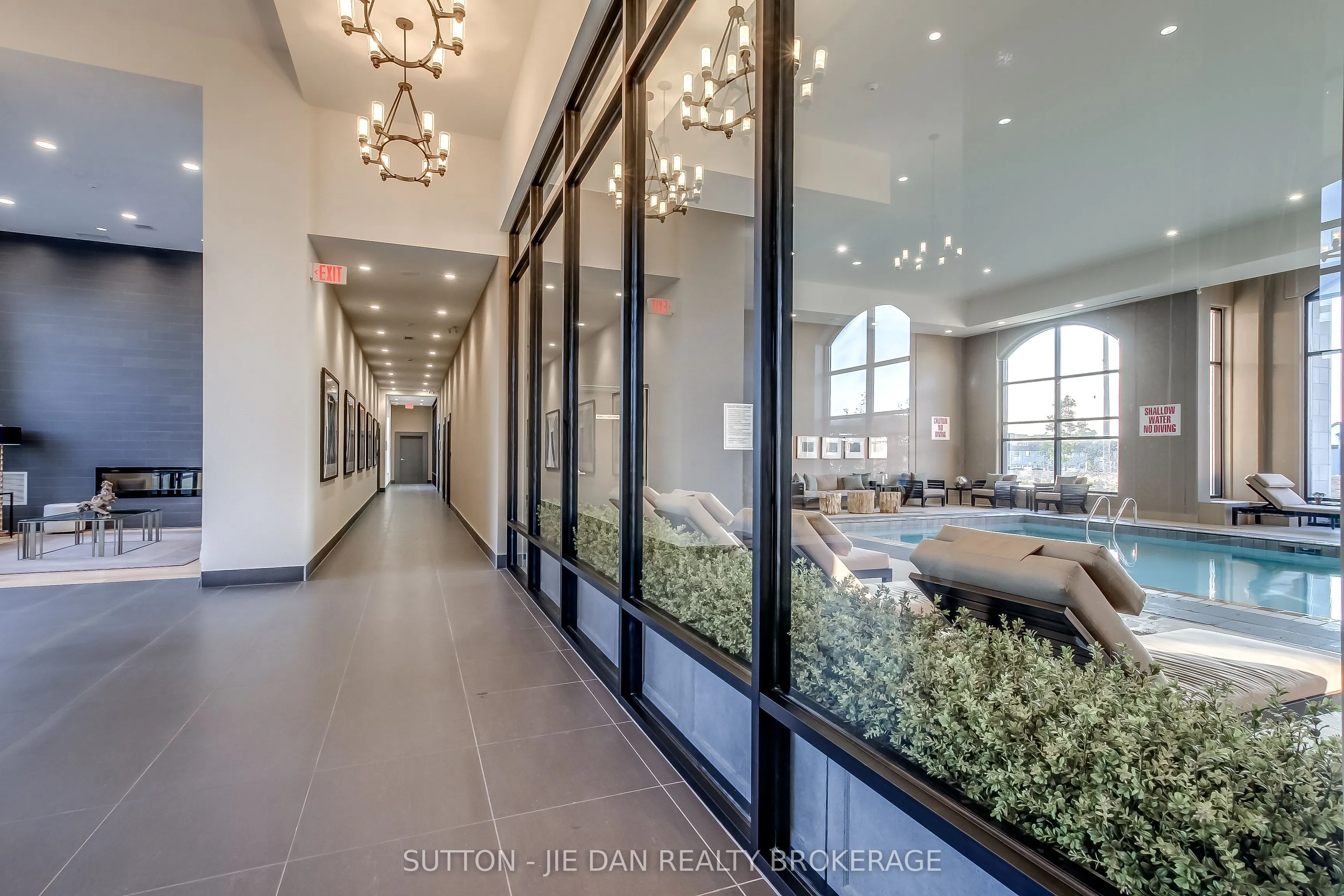 260 Villagewalk Boulevard #912