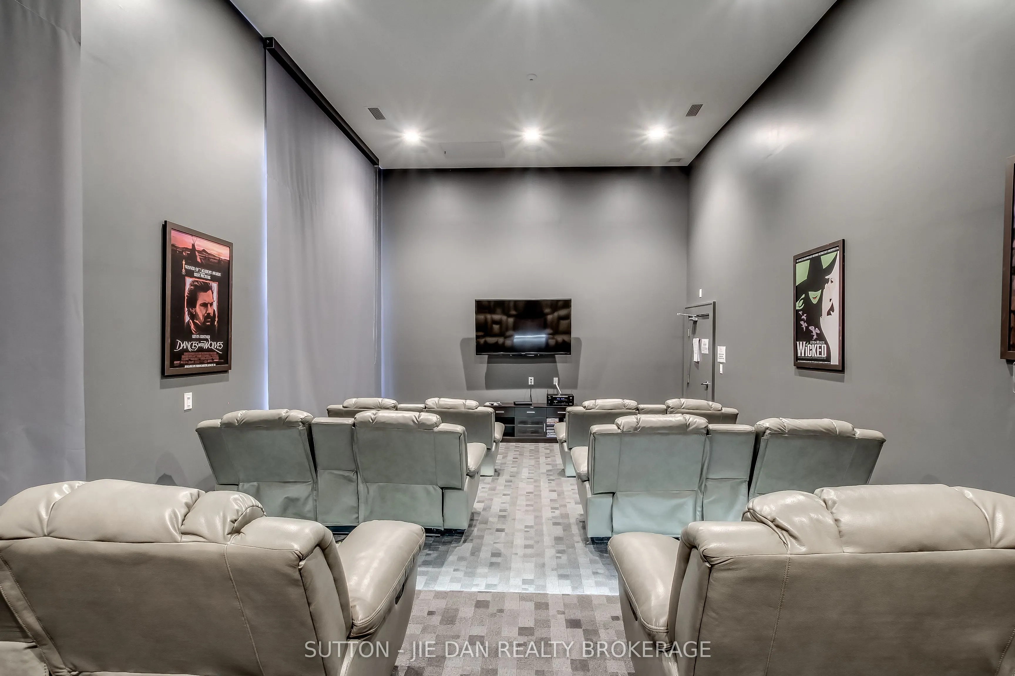 260 Villagewalk Boulevard #912