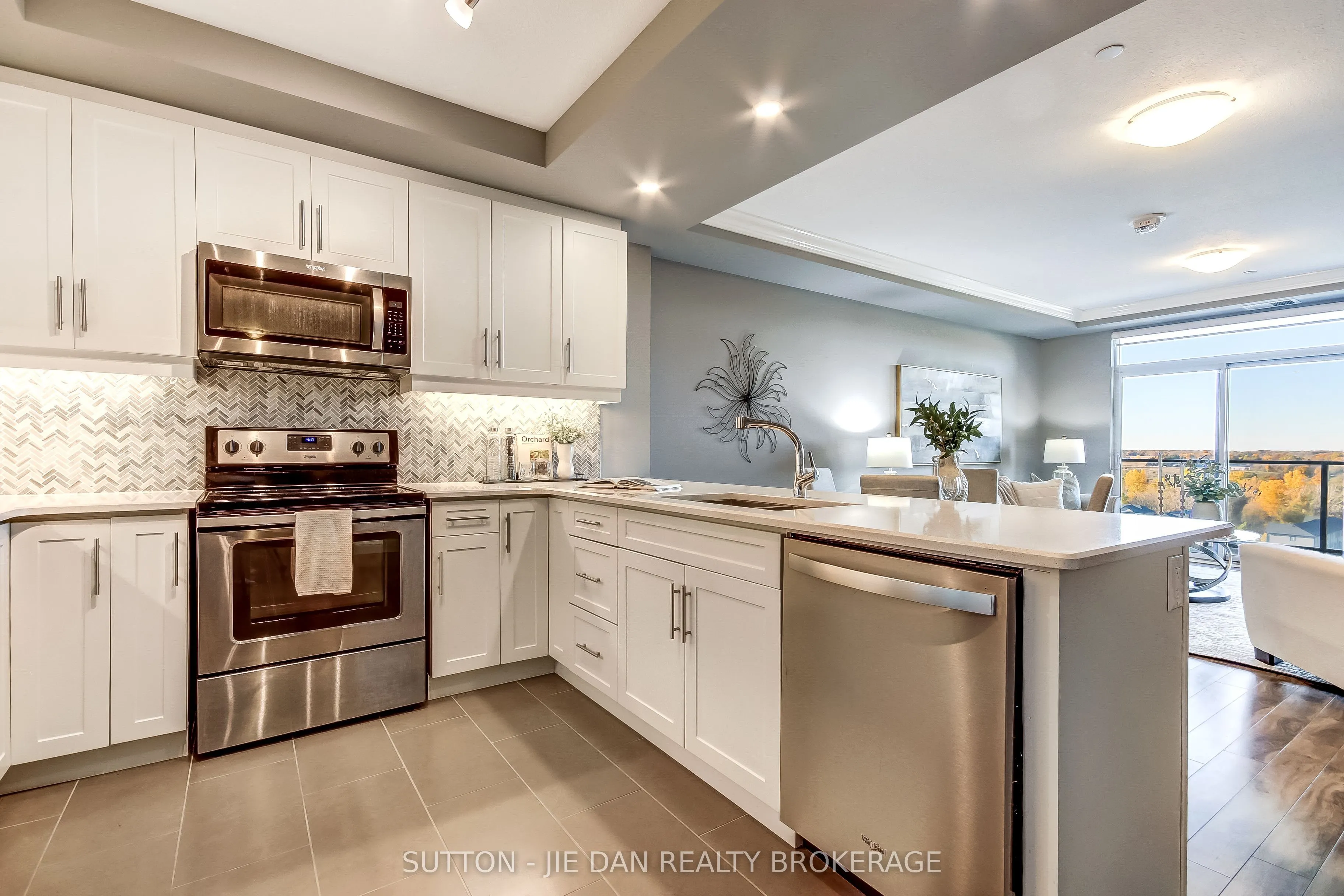 260 Villagewalk Boulevard #912