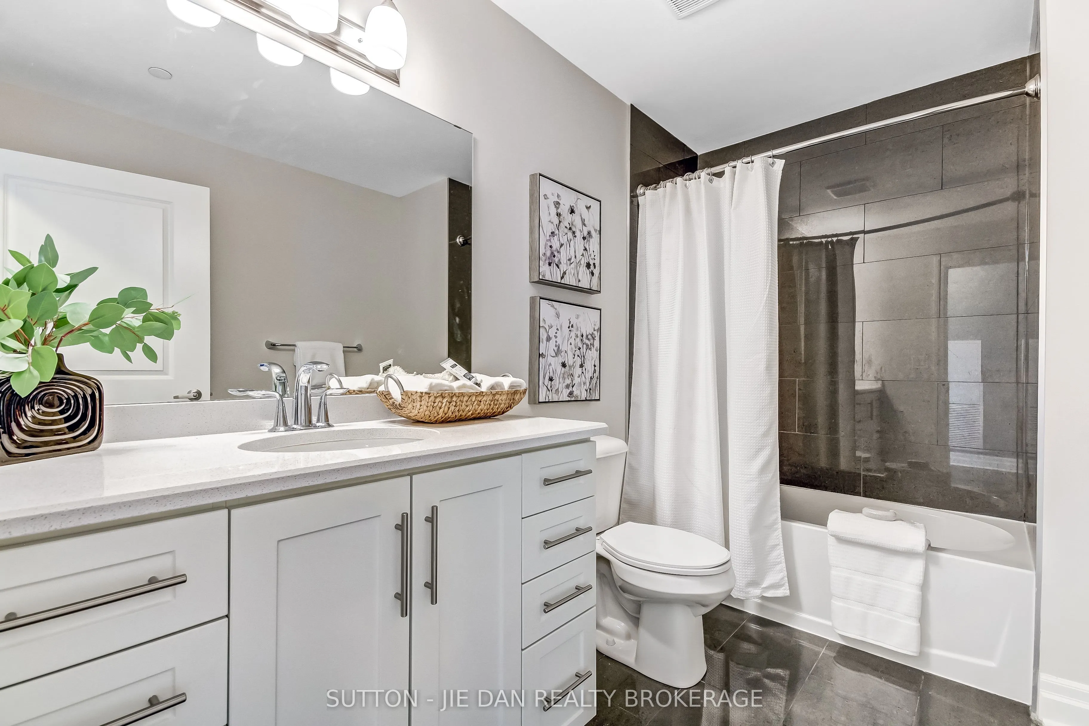 260 Villagewalk Boulevard #912