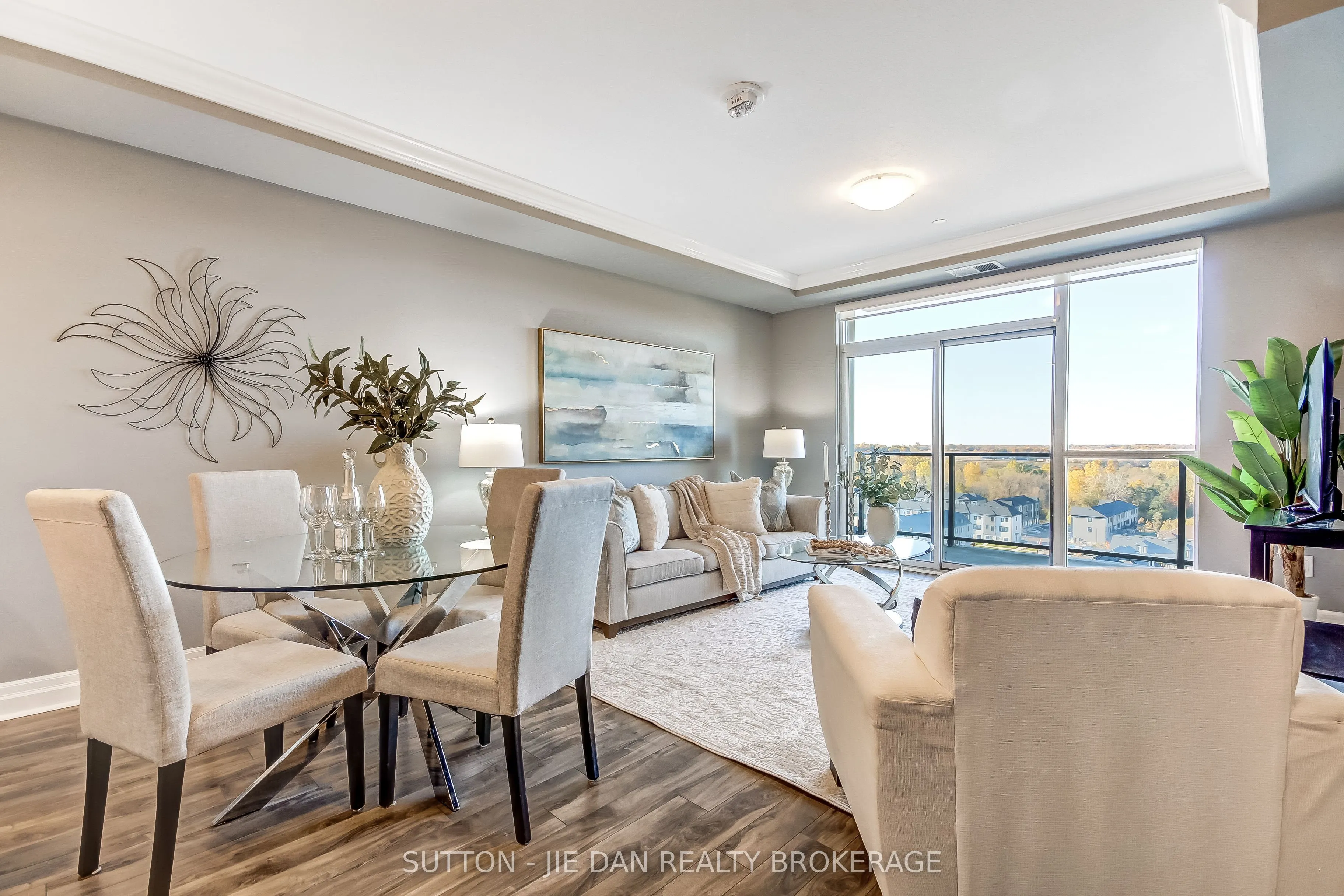 260 Villagewalk Boulevard #912