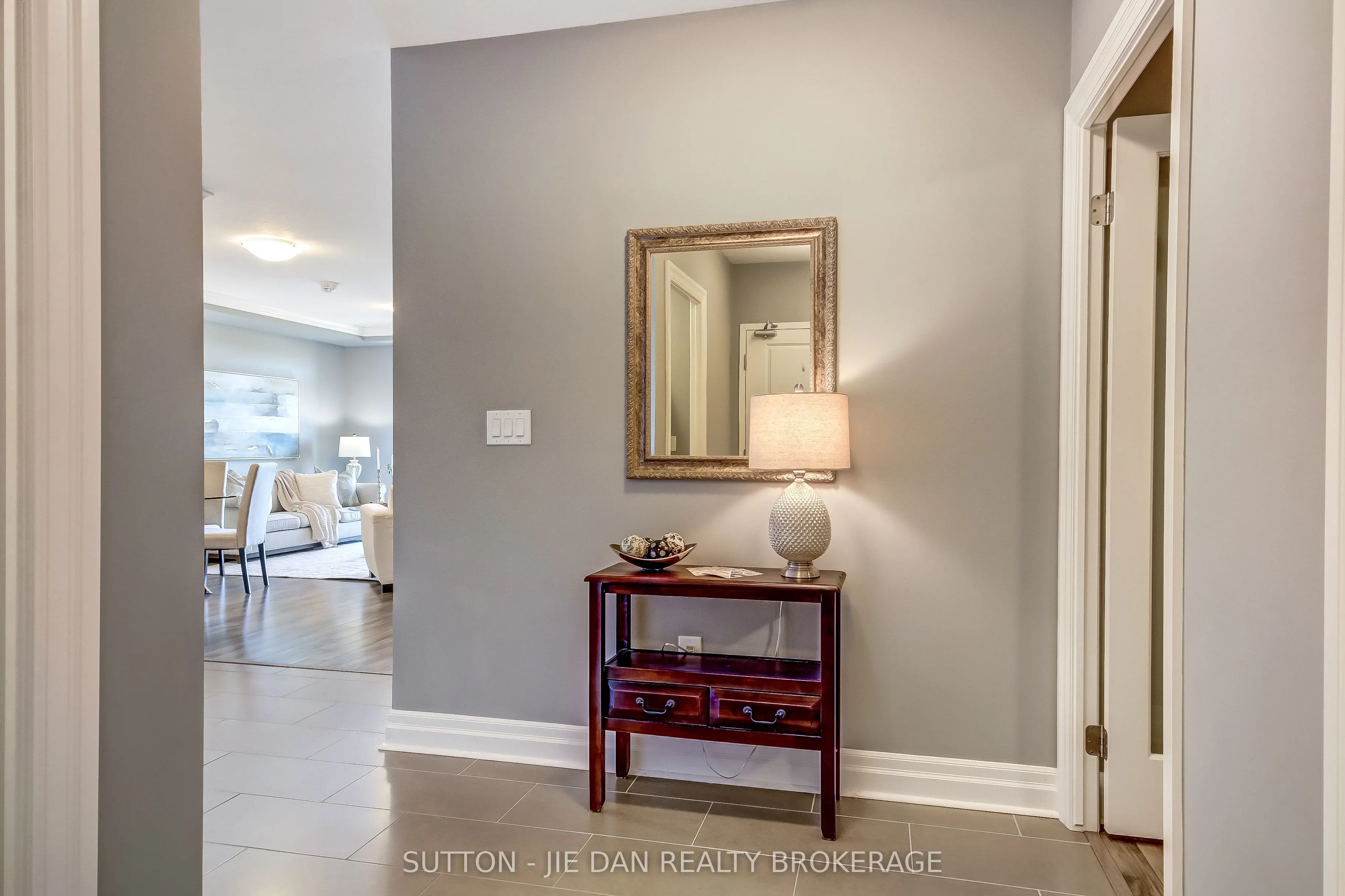 260 Villagewalk Boulevard #912