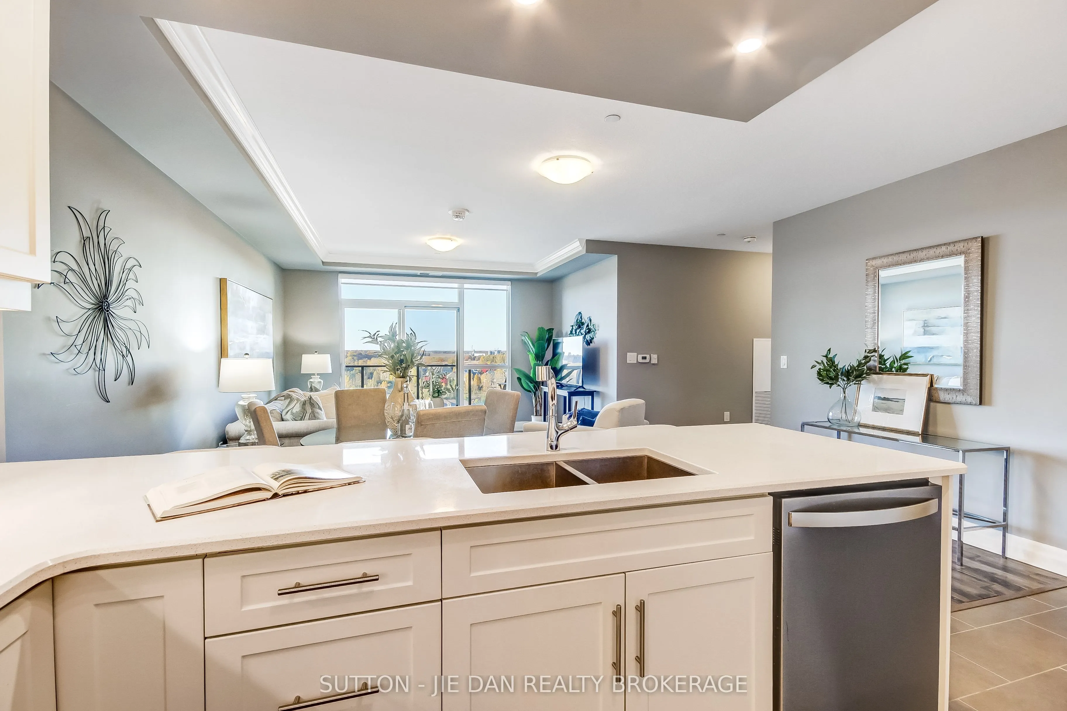 260 Villagewalk Boulevard #912