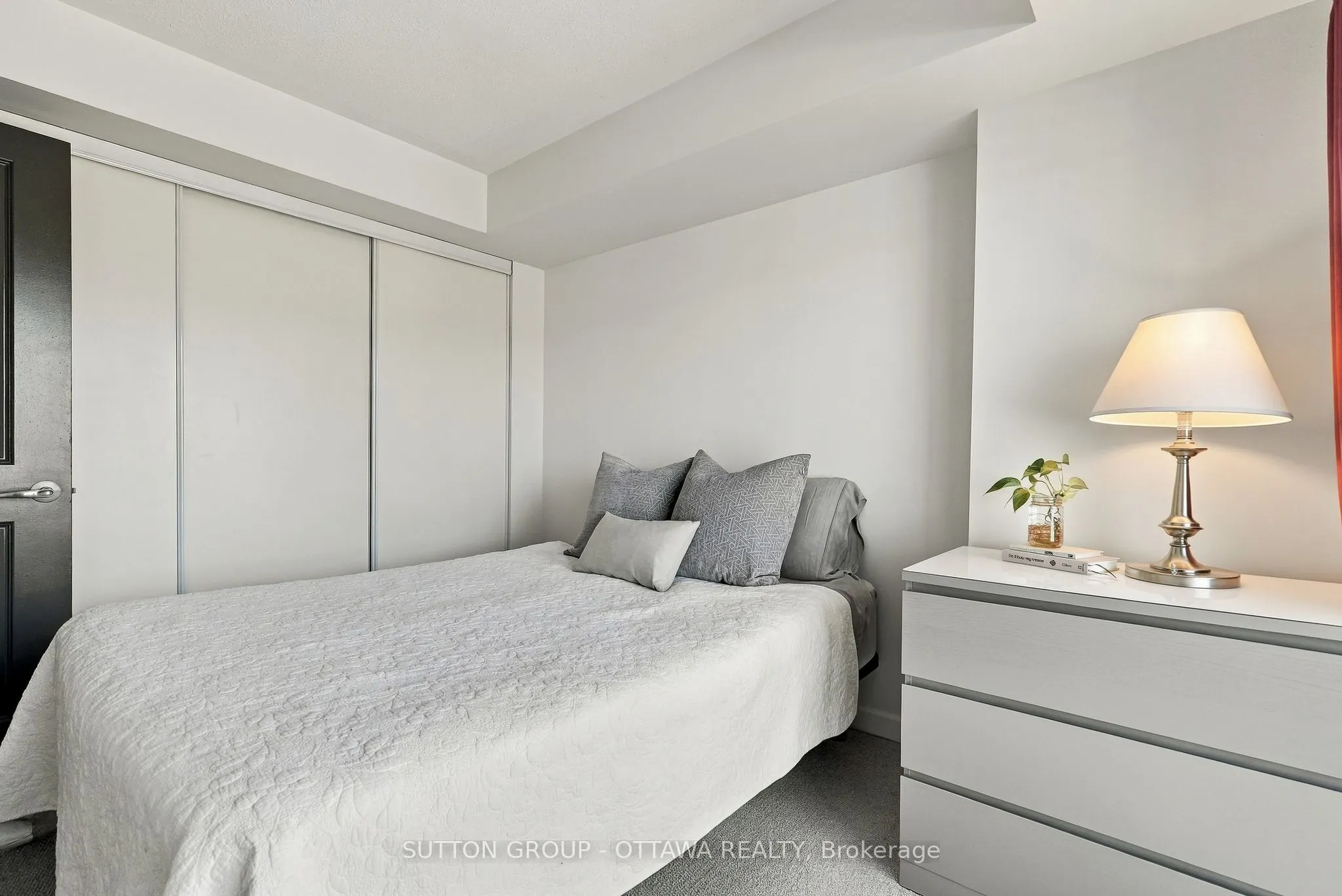 138 Somerset Street W #1012
