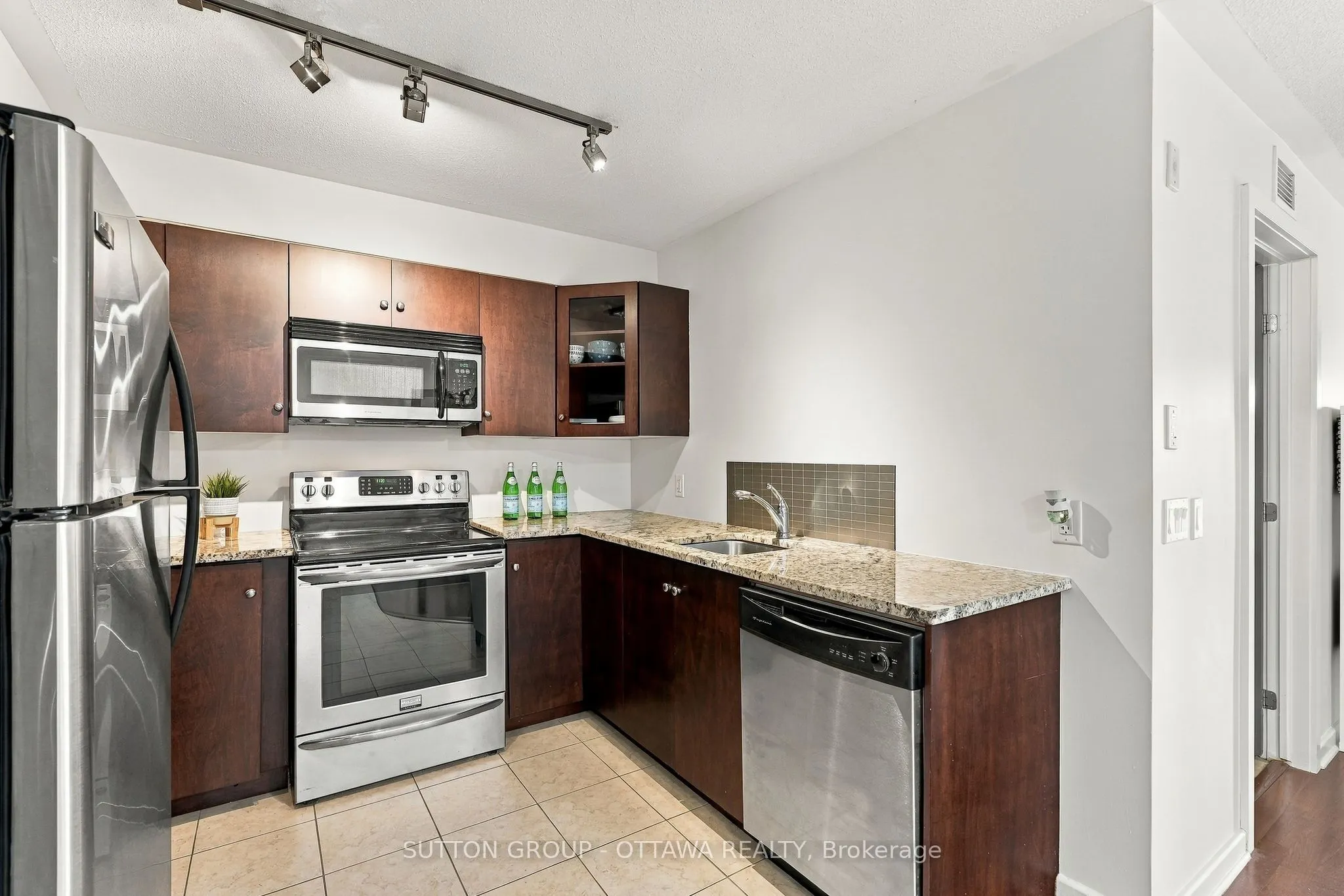 138 Somerset Street W #1012