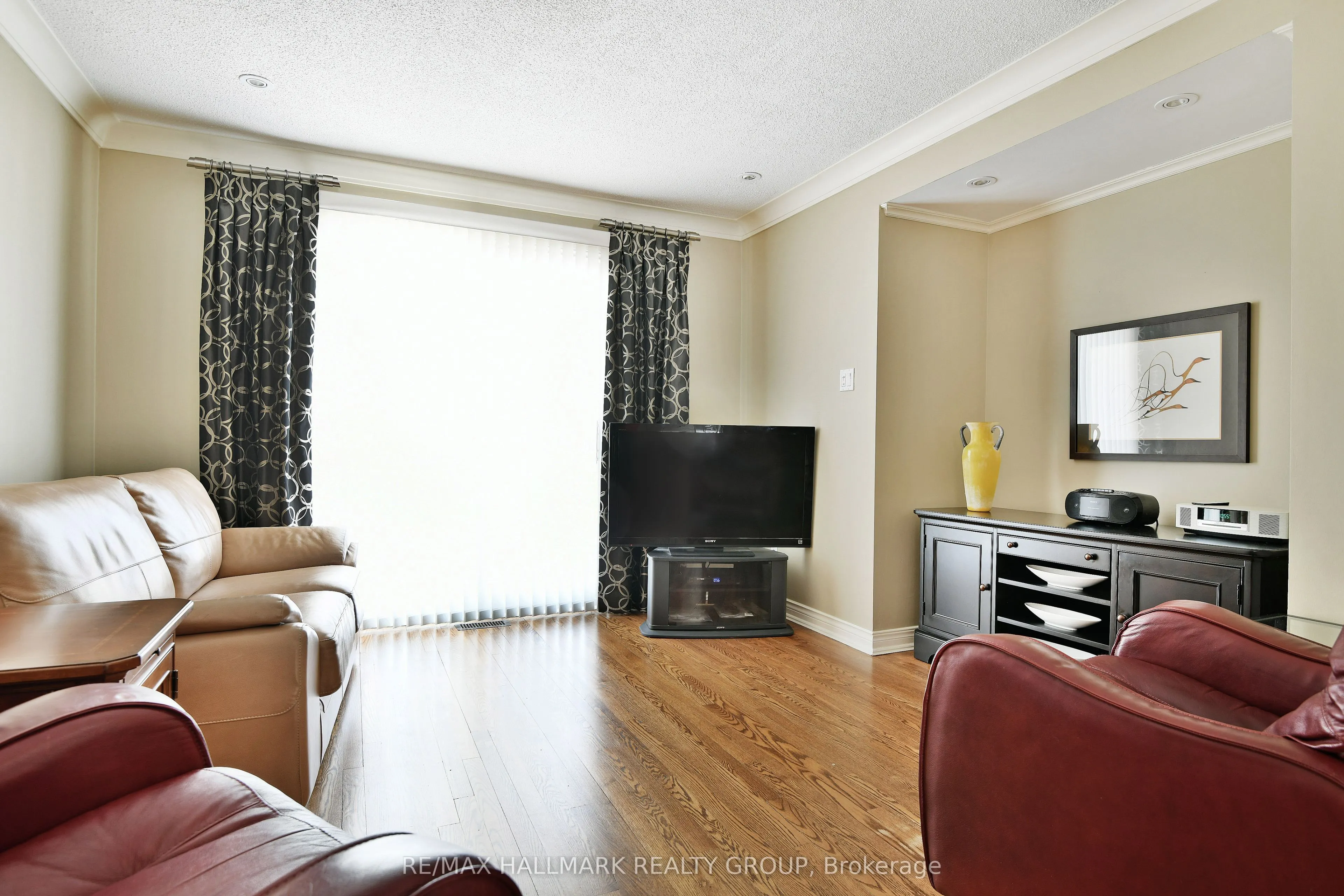 886 Trojan Avenue
