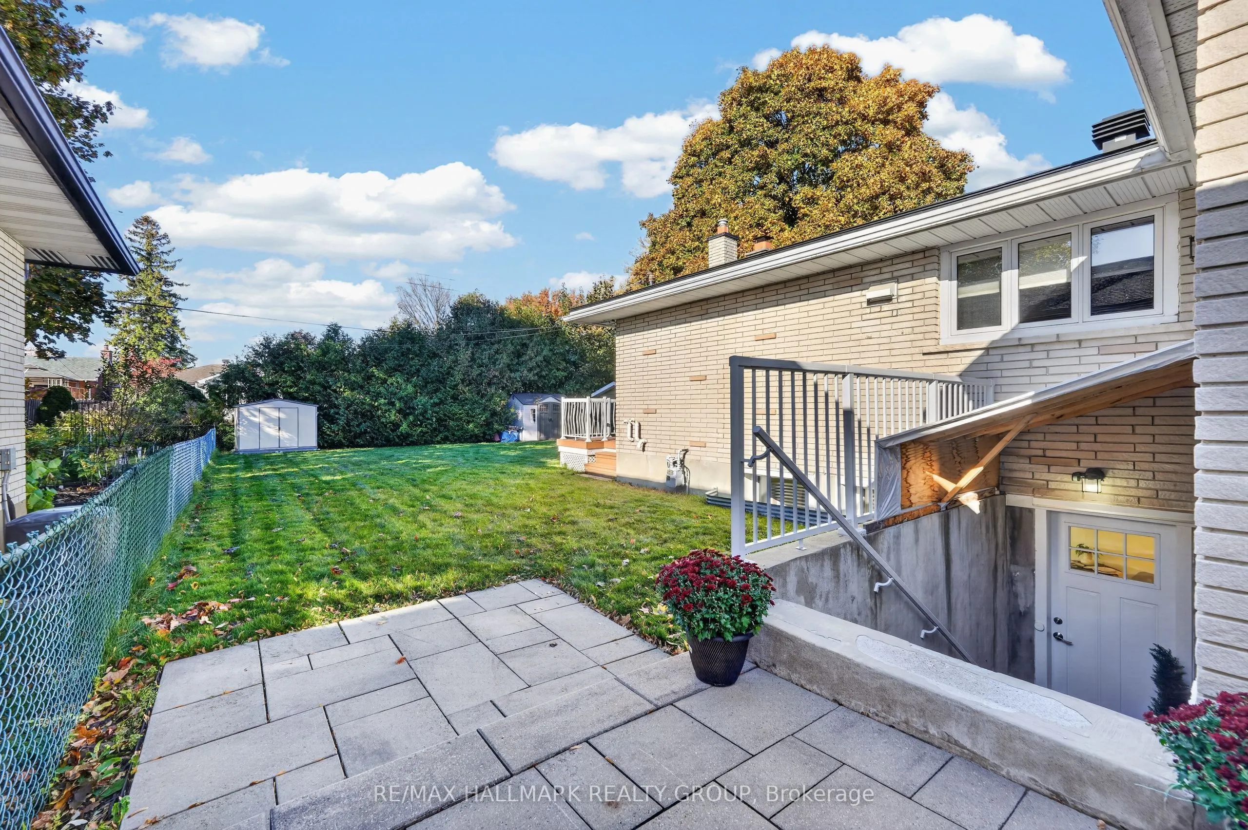 886 Trojan Avenue
