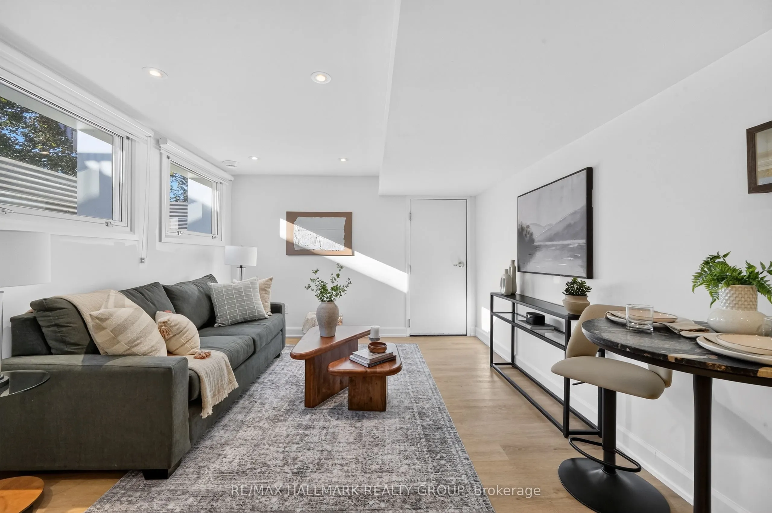 886 Trojan Avenue
