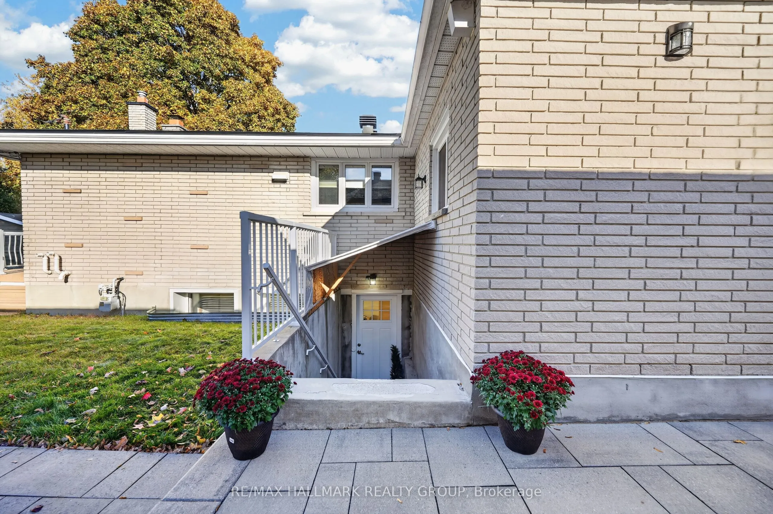 886 Trojan Avenue