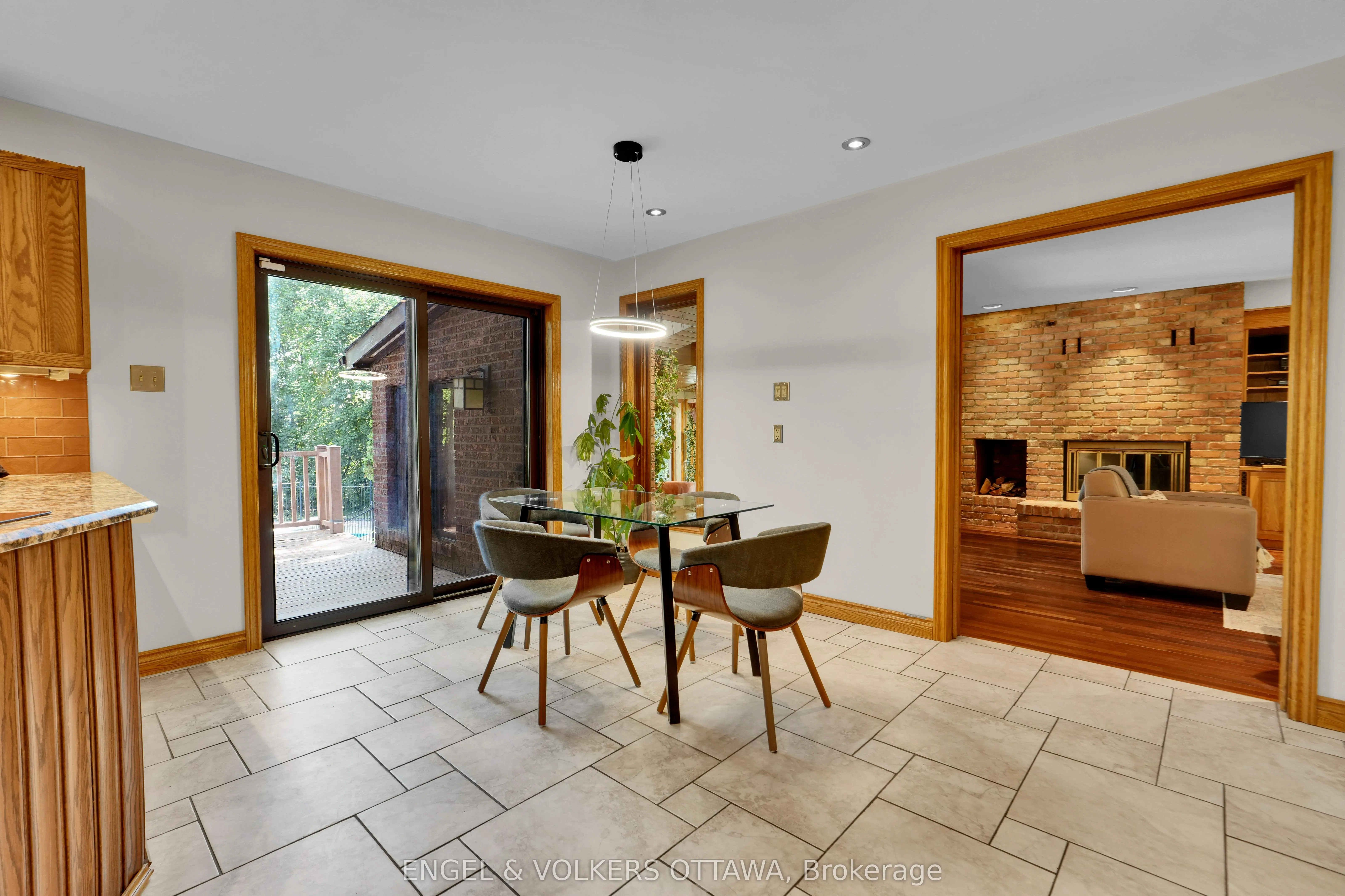 7 Mid Pines Grove